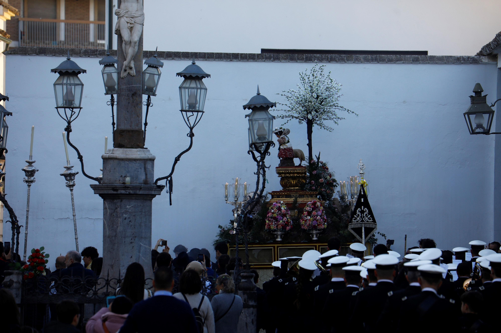 La procesión del Divino Pastorcillo en Córdoba, en imágenes