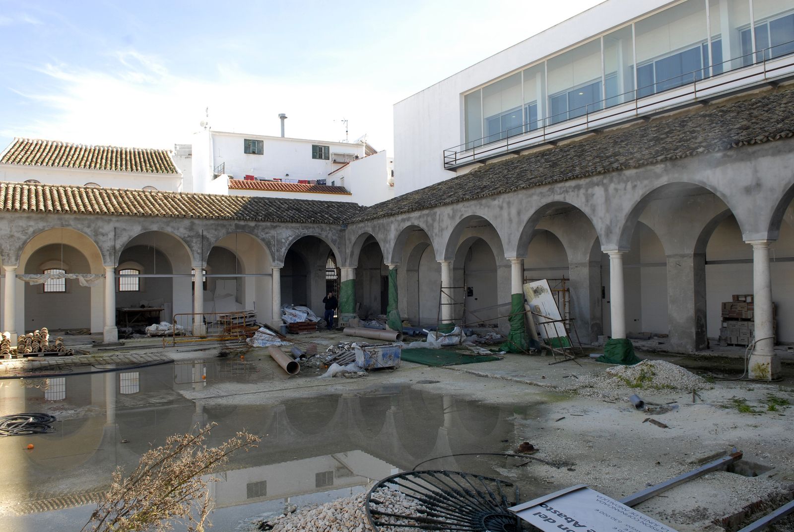 La Plaza  de Abastos de Estepa , con las obras ejecutadas en un 35%.