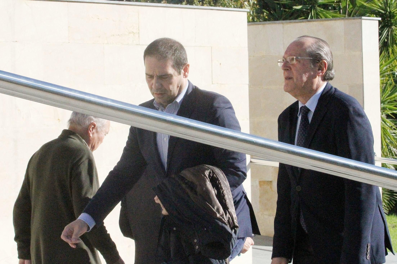 Condolencias a la familia García Palacios durante la mañana en el tanatorio, en imágenes