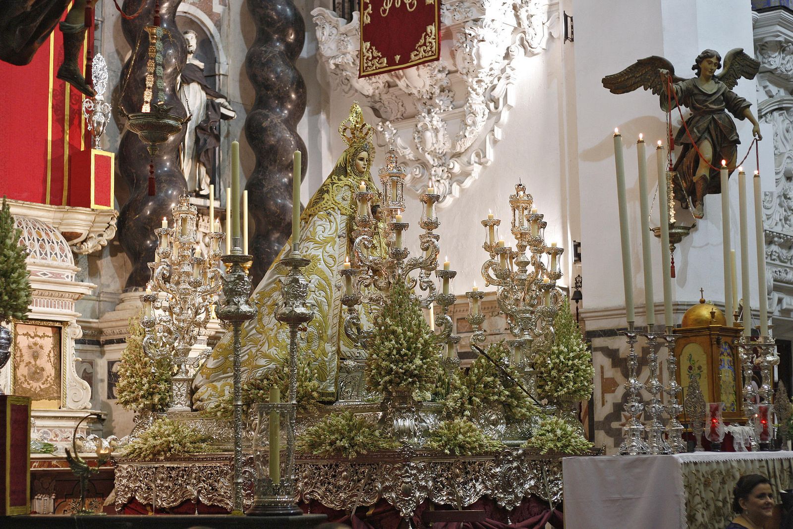 La Virgen del Rosario.
