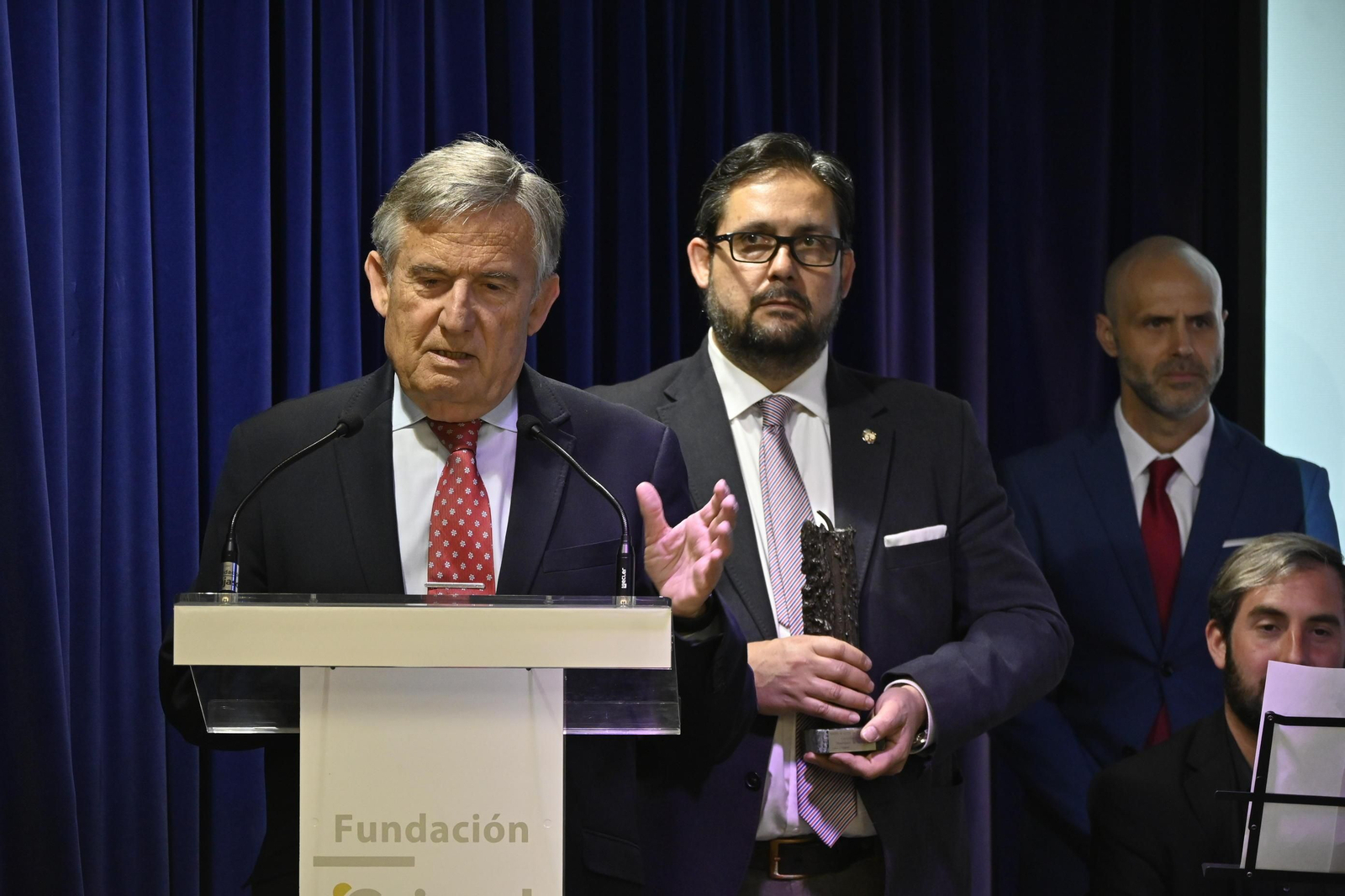 Entrega del Premio Gota a Gota a las Hermanas de la Cruz, en imágenes