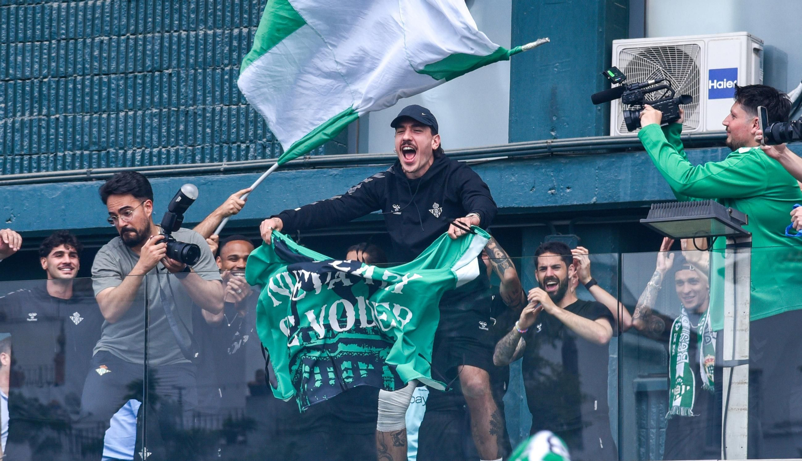 La celebración del Betis en el Villamarín