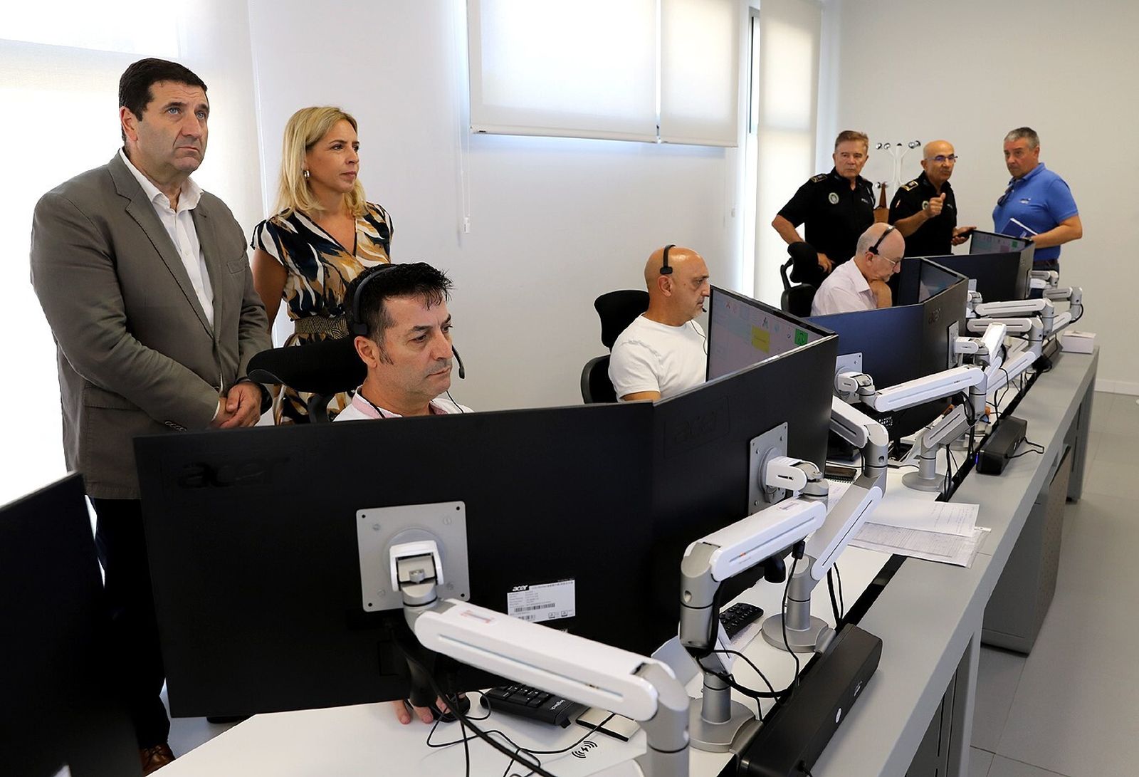 Los delegados Almudena Martínez e Ignacio Martínez han visitado la sede de la nueva Jefatura de Policía Local de Jerez.