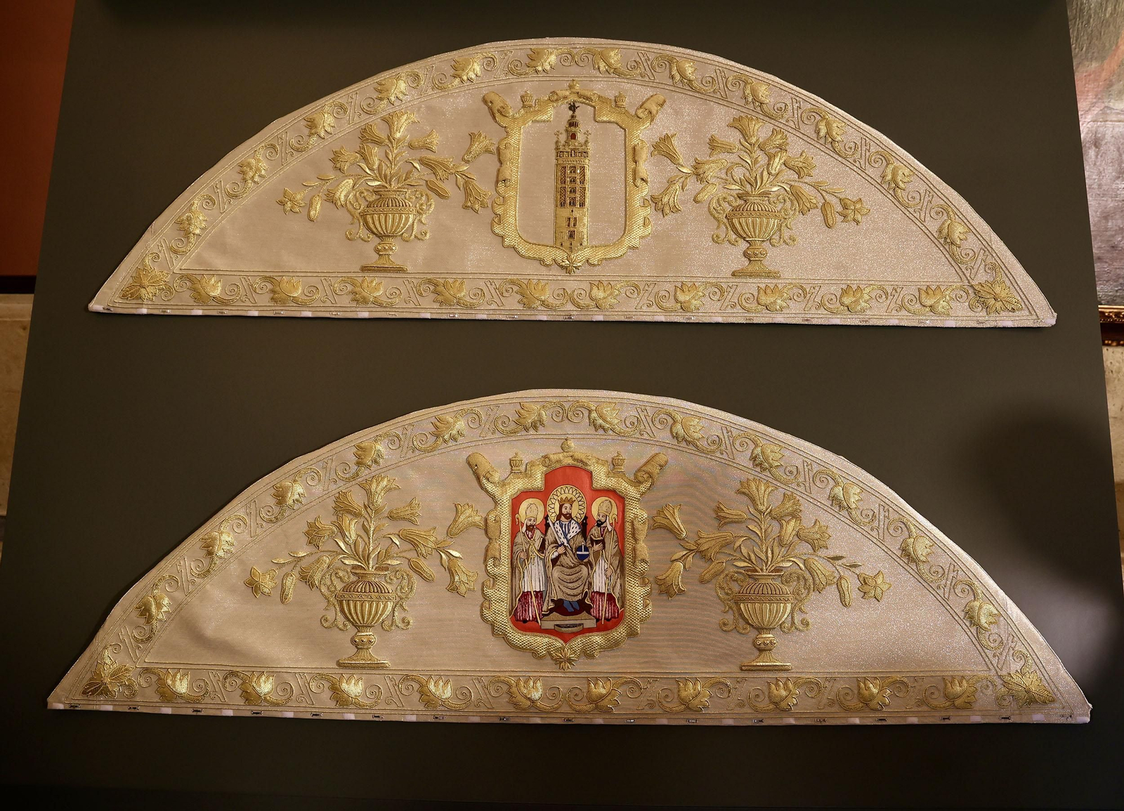 Presentación de la nueva tumbilla de la Virgen de los Reyes