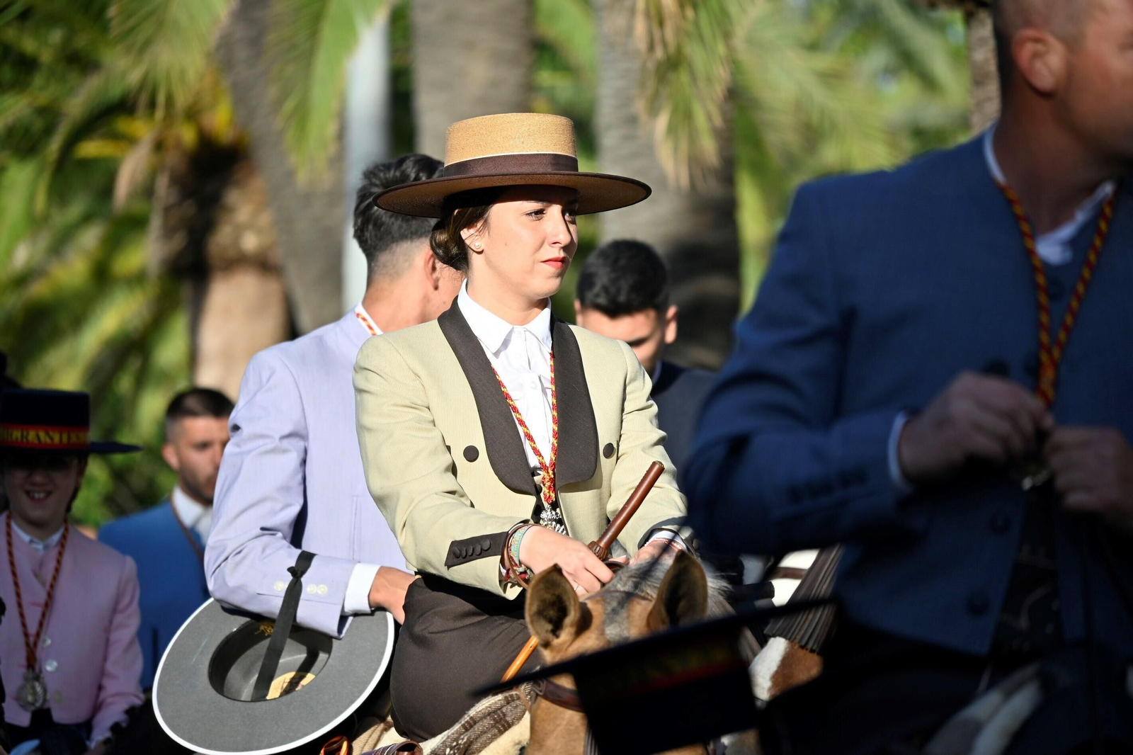 Imágenes de los peregrinos de la Hermandad de Emigrantes en su salida por las calles de Huelva