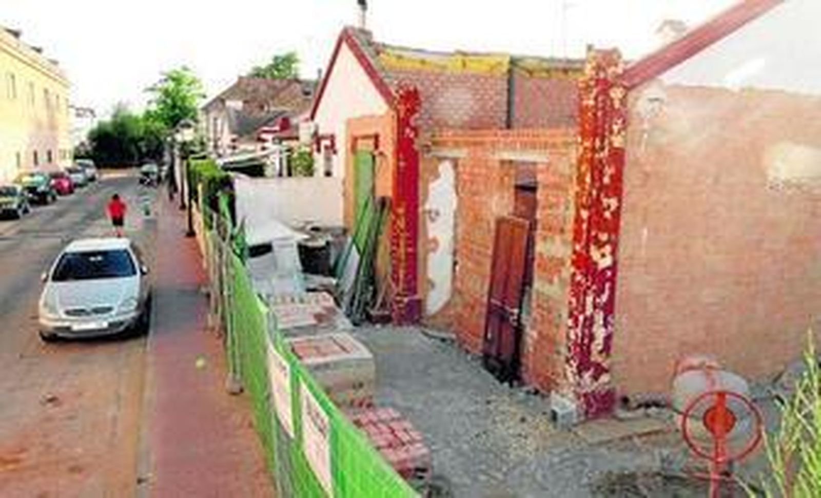 Vivienda en obras del Barrio Obrero, declarado BIC por Cultura en 2002 a petición del COAH.