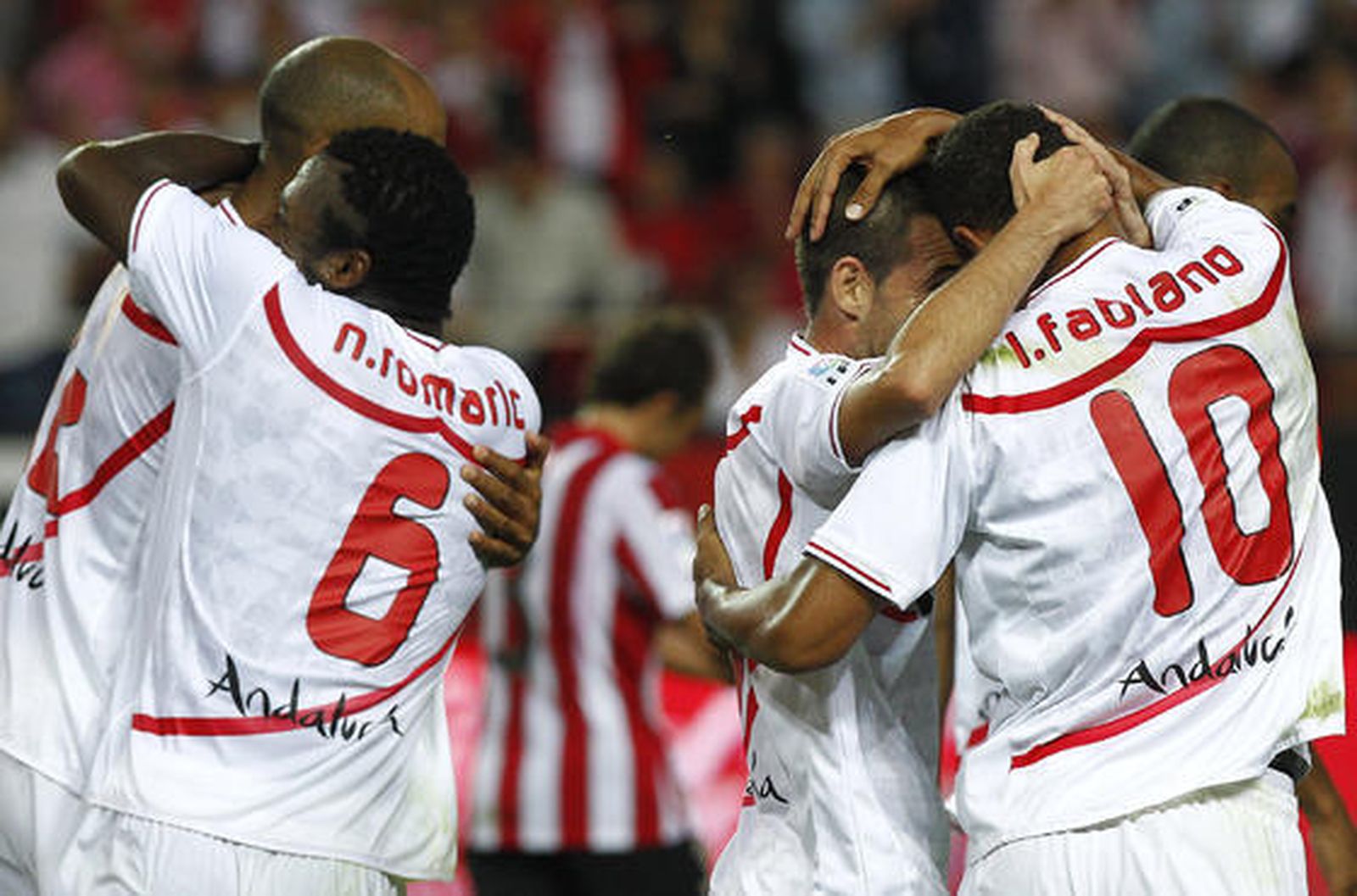 El Sevilla vence 4-3 al Athletic de Bilbao en el Sánchez Pizjuán con dos goles de Luis Fabiano y dos de Kanoute de penalti. / Antonio Pizarro