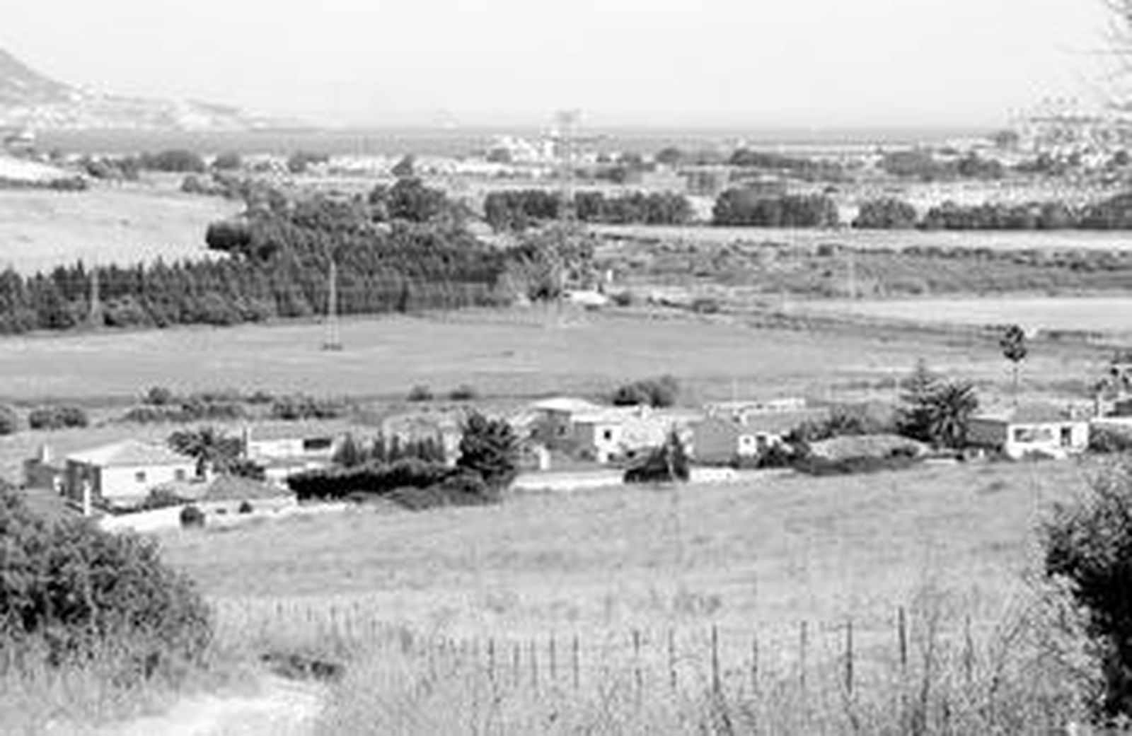 Vista general de la vega por la que discurrirá la autovía A-7 a su paso por el término municipal barreño.