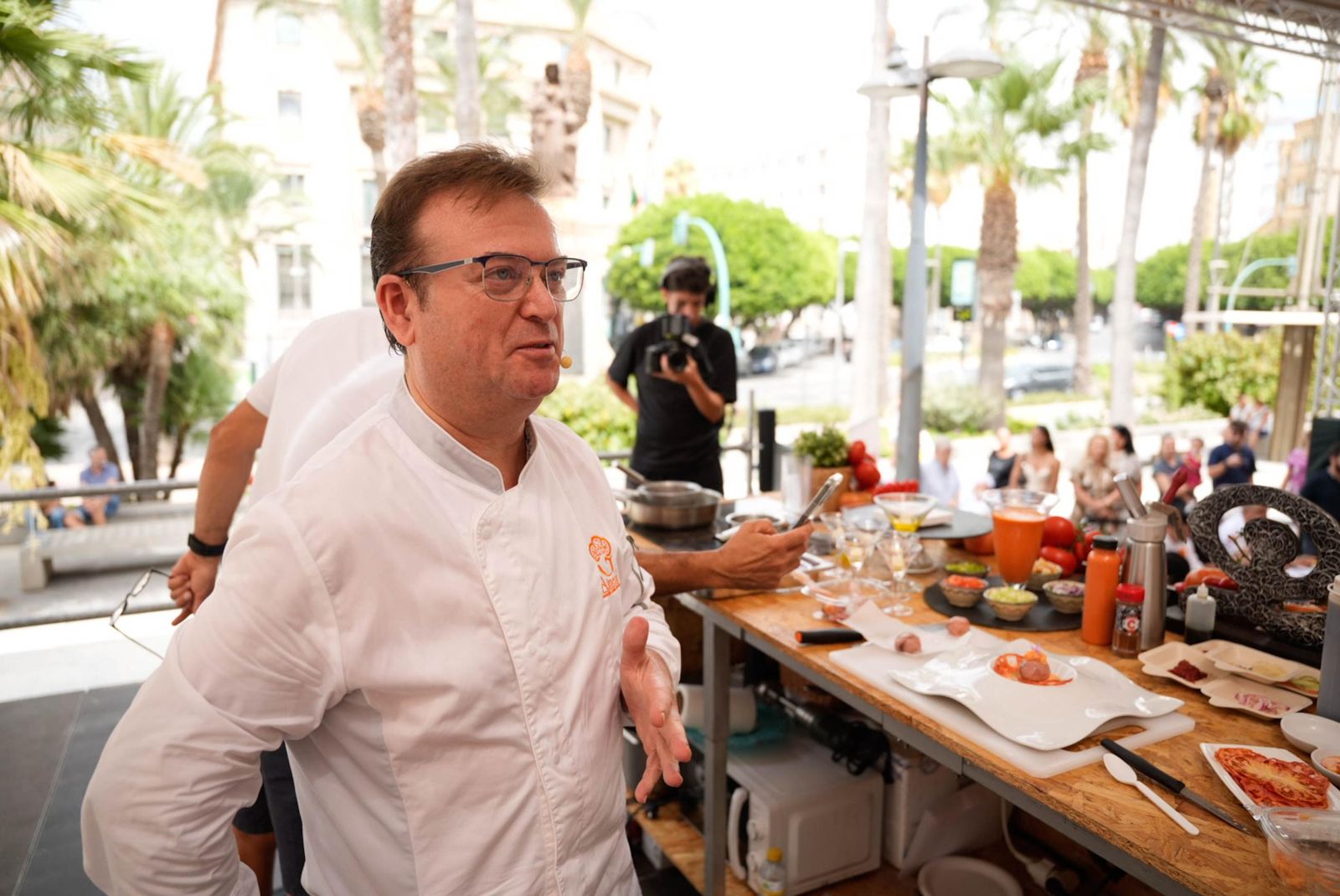 La Cofradía del Tomate y la semifinal del concurso gastronómico de la Feria de Almería, en imágenes