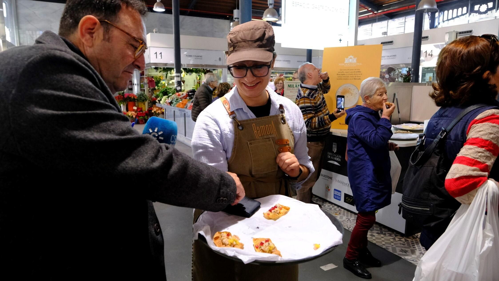 Vea los exquisitos platos preparados en el 'showcooking' de la Gamba Roja de Almería Vea los exquisitos platos preparados en el 'showcooking' de la Gamba Roja de Almería