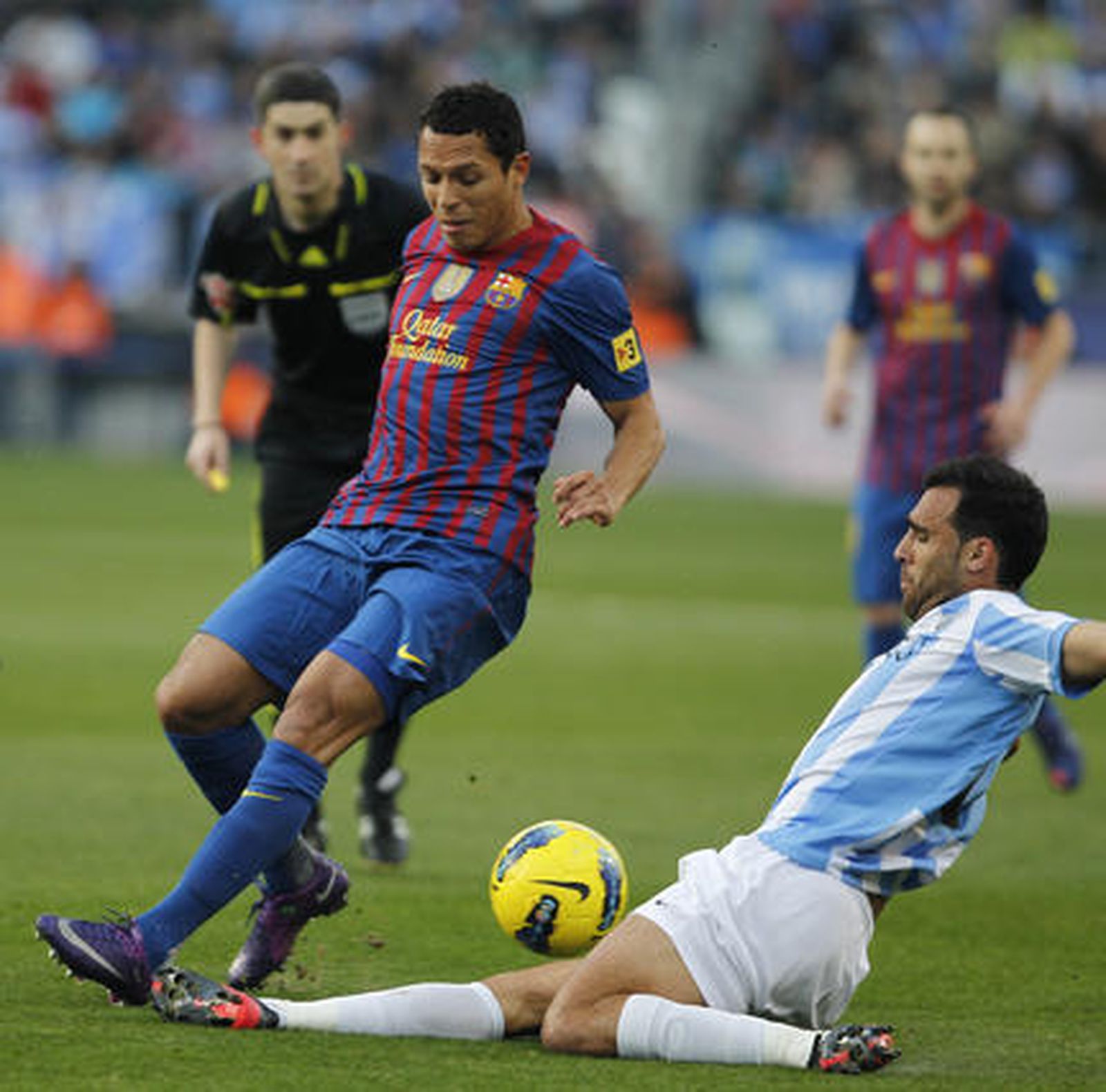El Málaga es goleado en casa ante el Barcelona (1-4). / Sergio Camacho