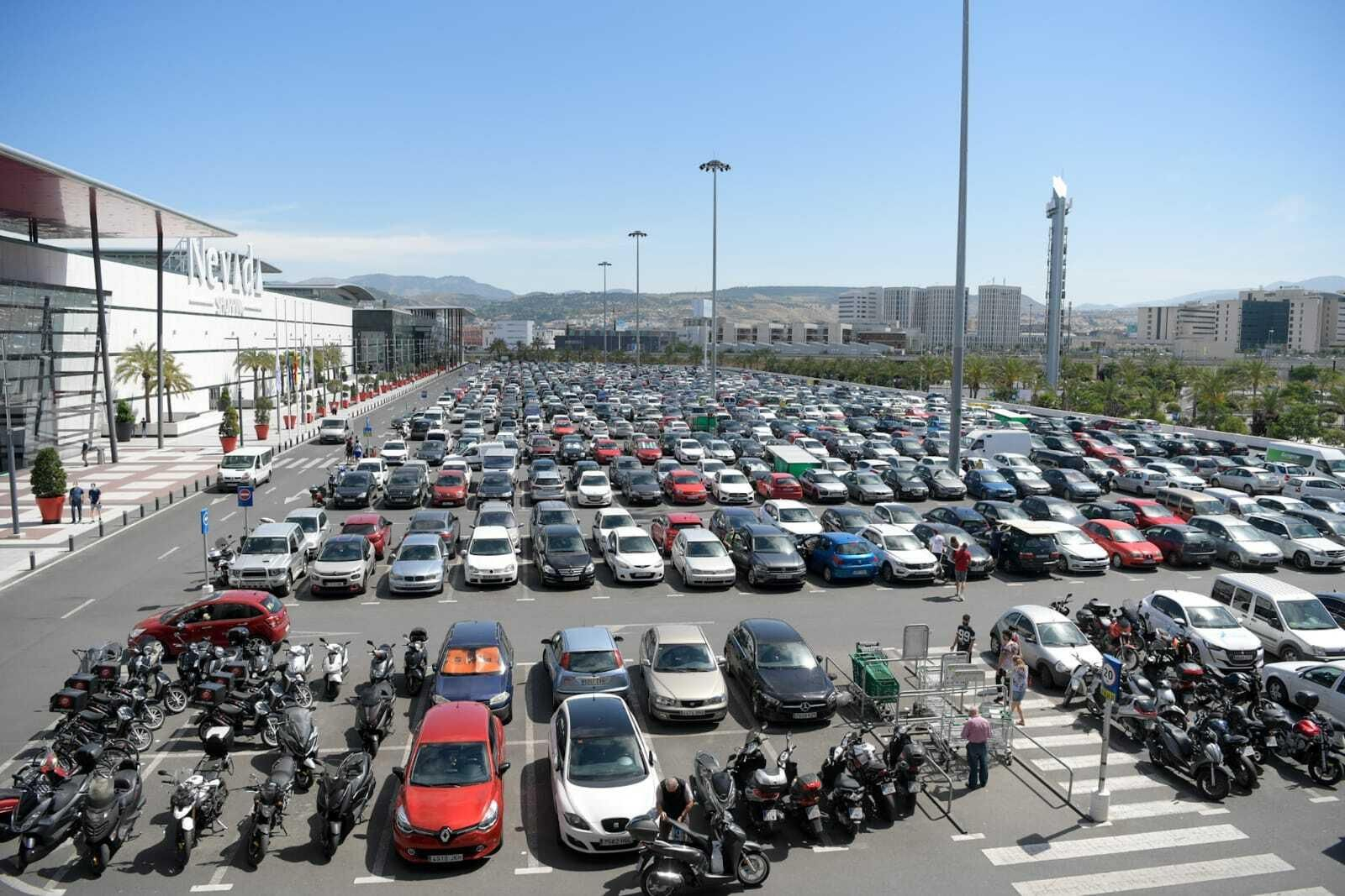 Fotos de la reapertura del centro comercial Nevada Shopping en Granada