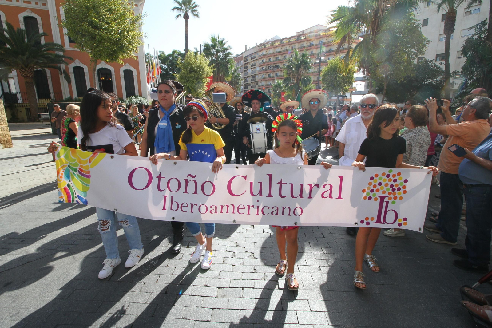 Imágenes del desfile Iberoamericano de bailes.