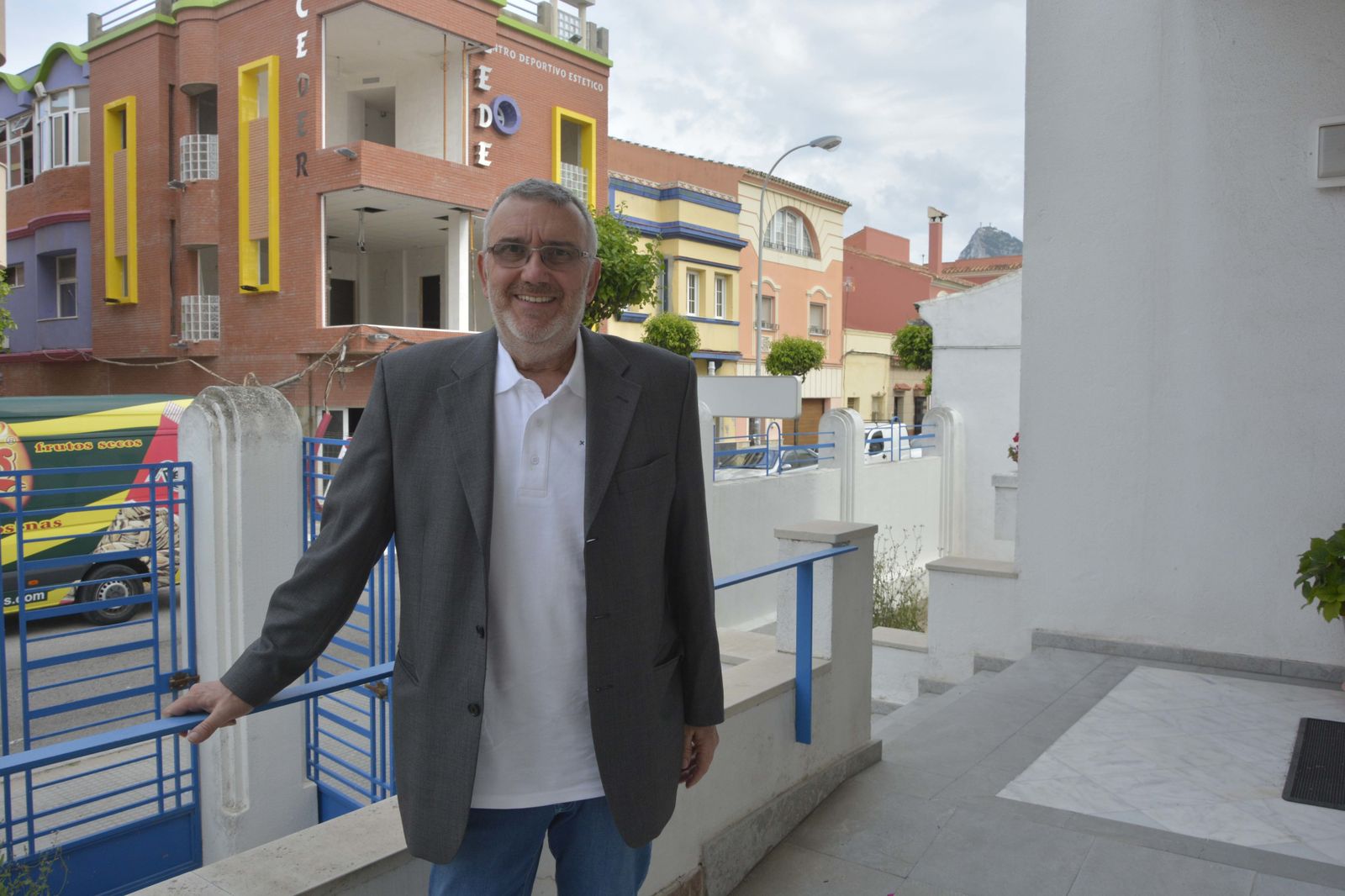 Francisco Ortiz, fundador de Xtraice, participa en el primer taller en Lebrija.