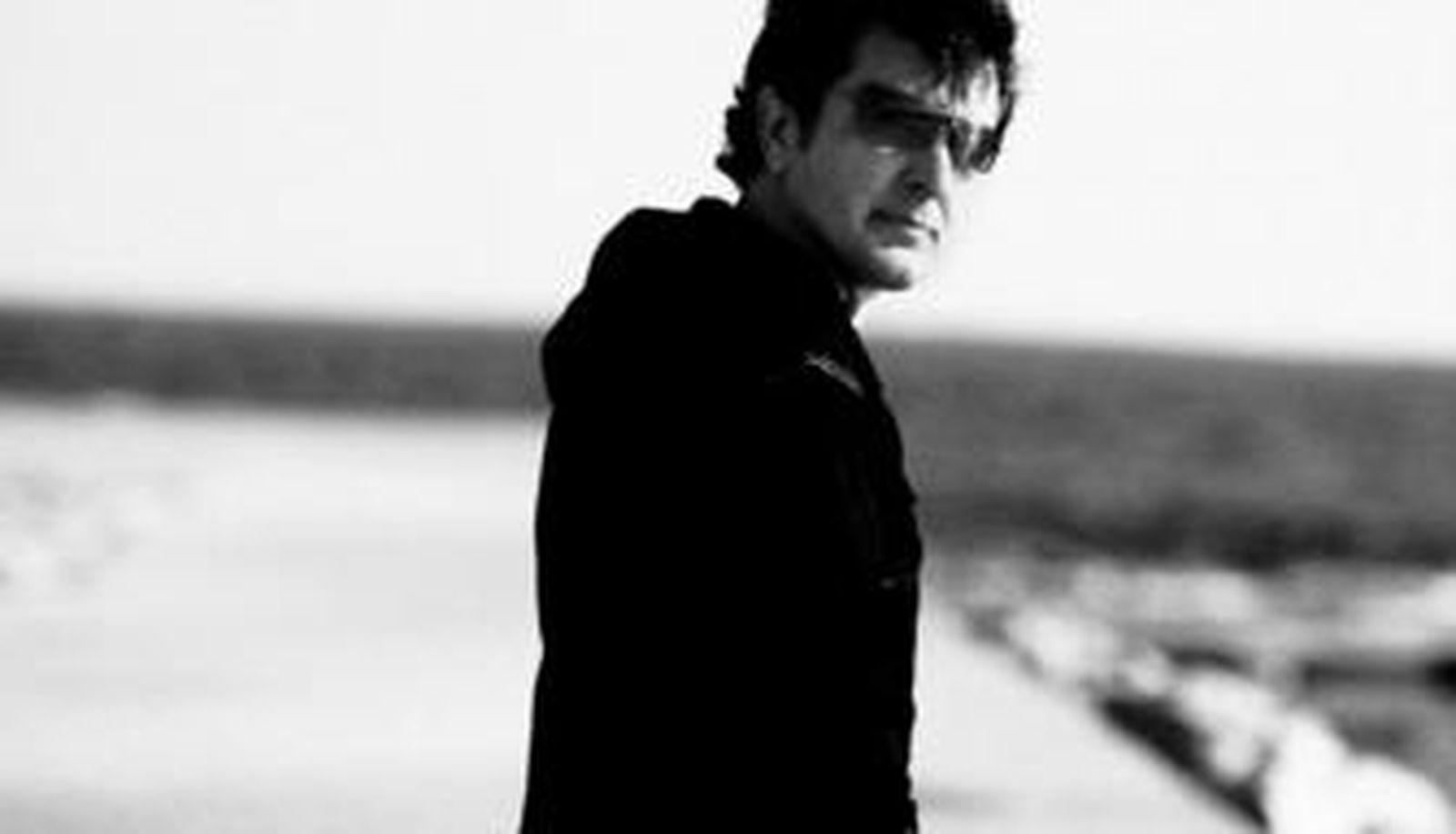 Manolo García vuelve un año más a Almería para cantar los temas de su último disco.