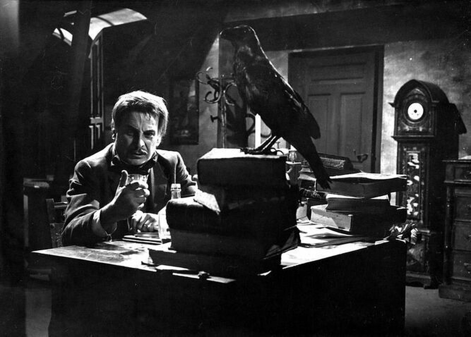 El actor Rafael Navarro en 'El cuervo', de Poe, en 'Historias para no dormir'.