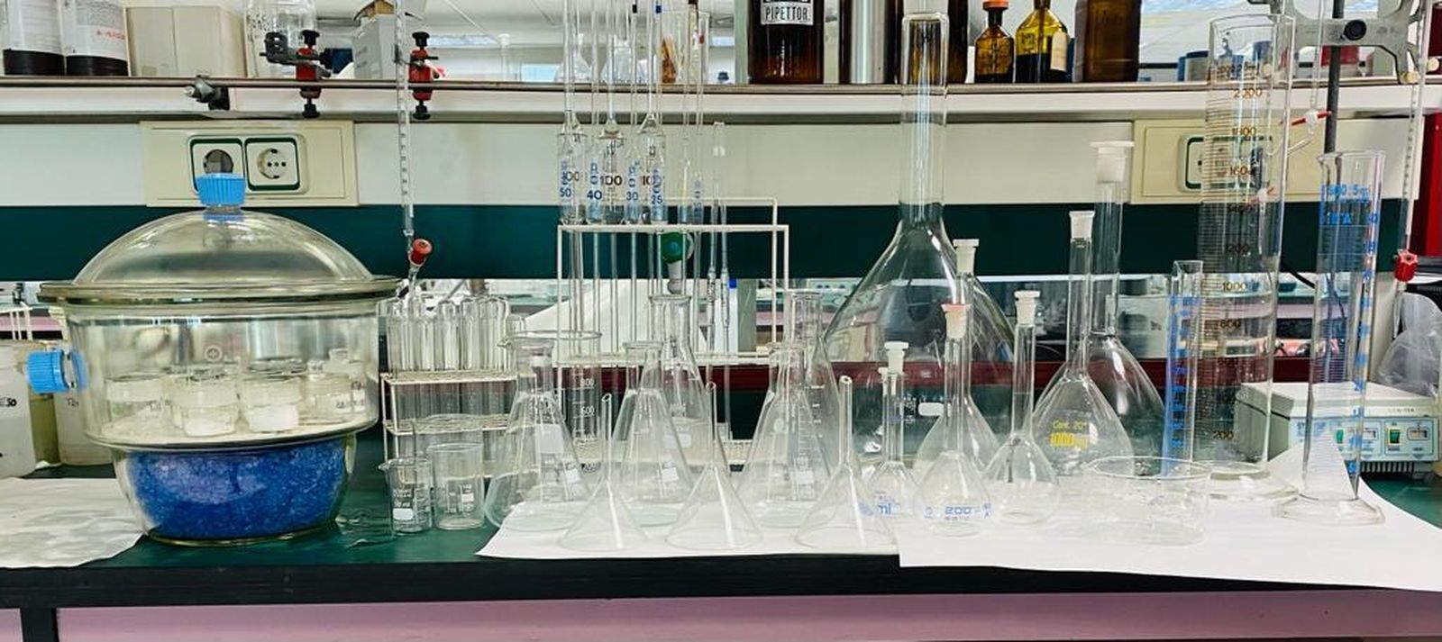 Material de laboratorio de la central Litoral que se donará al CEIP Federico García Lorca de Carboneras