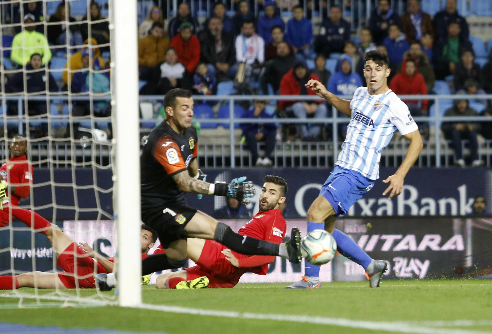 Diego González anduvo cerca de marcar ante el Fuenlabrada.