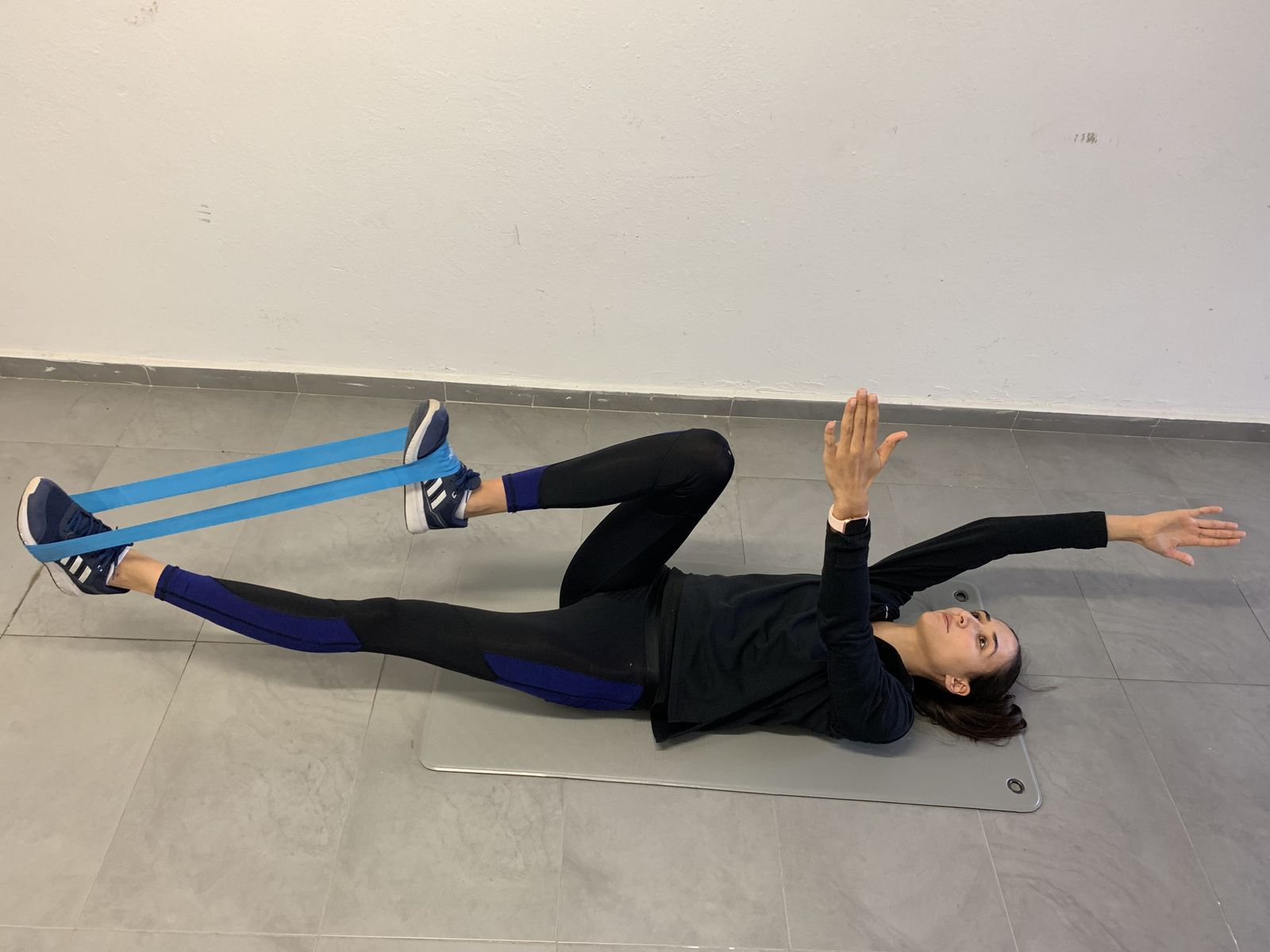 La granadina aprovecha para estudiar, hacer manualidades y cocinar.