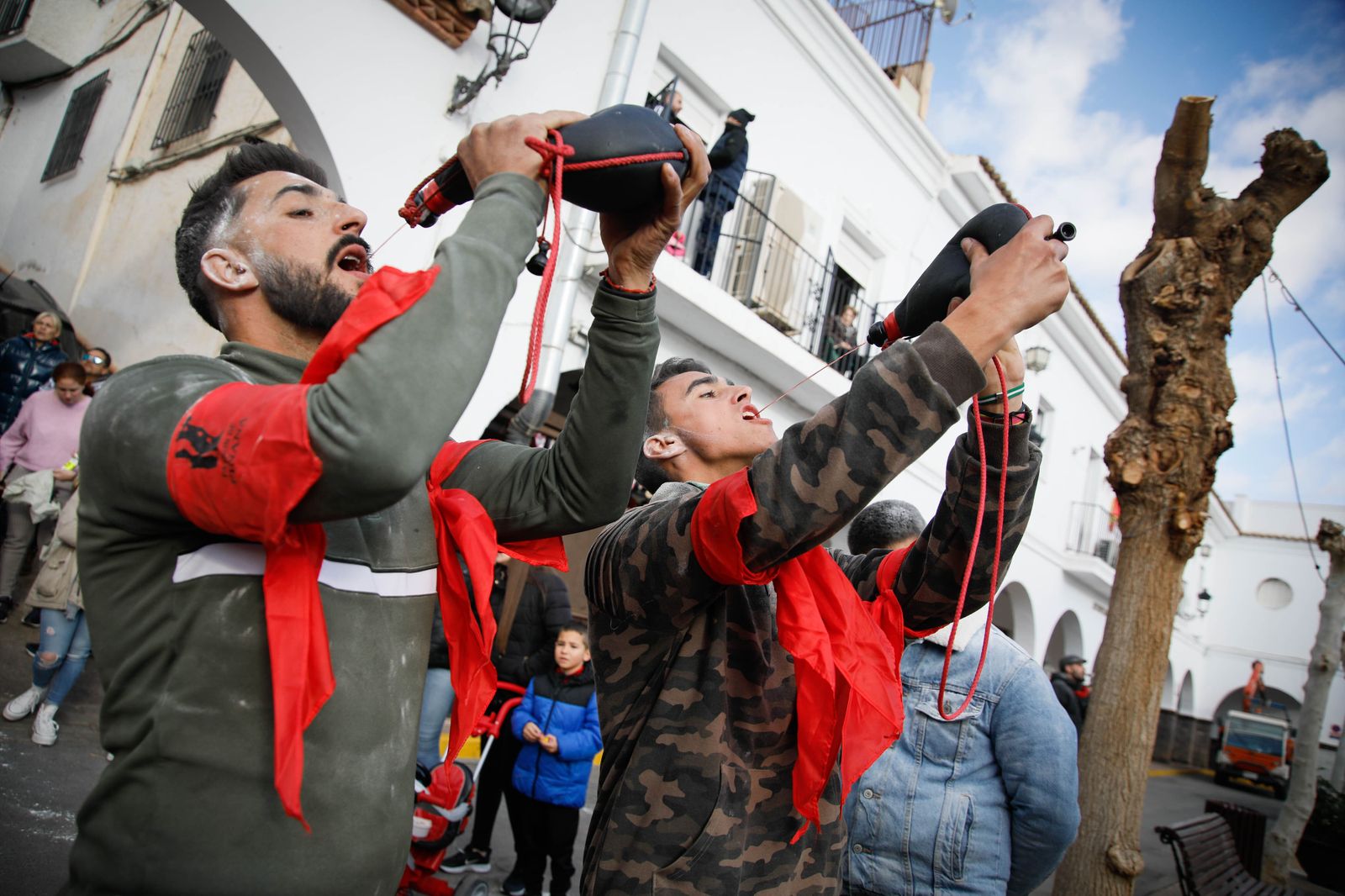 Las mejores imágenes del cierre de fiestas en Fiñana con "Las Ollas"