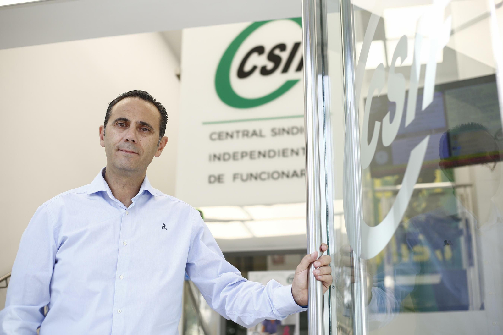El nuevo presidente de CSIF Andalucía, Germán Girela, posa para la entrevista