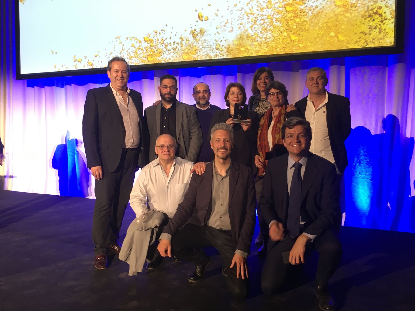 La representación malagueña que recogió anoche el premio en la gala.