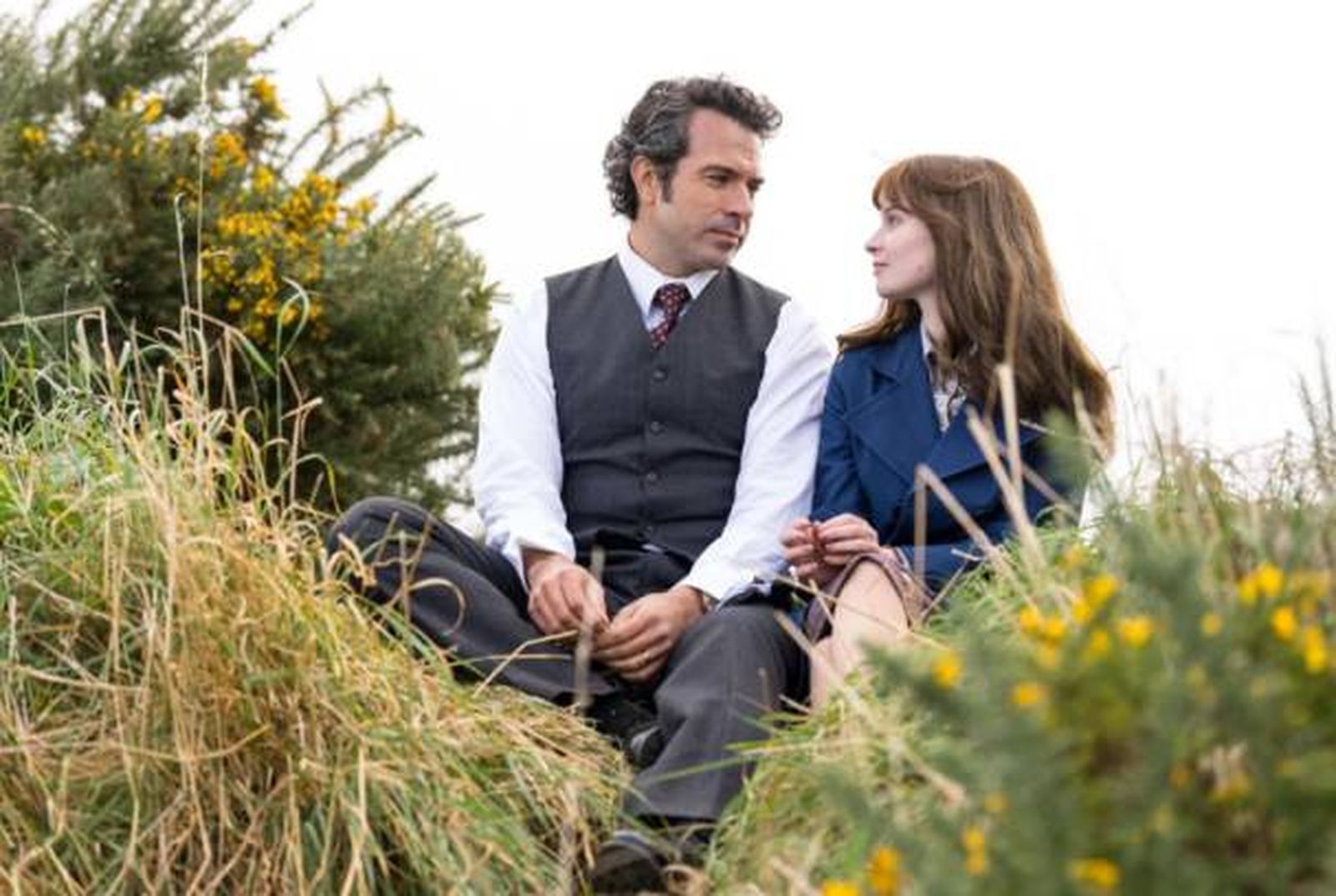 La pareja protagonista de la serie británica 'Días de ceniza'