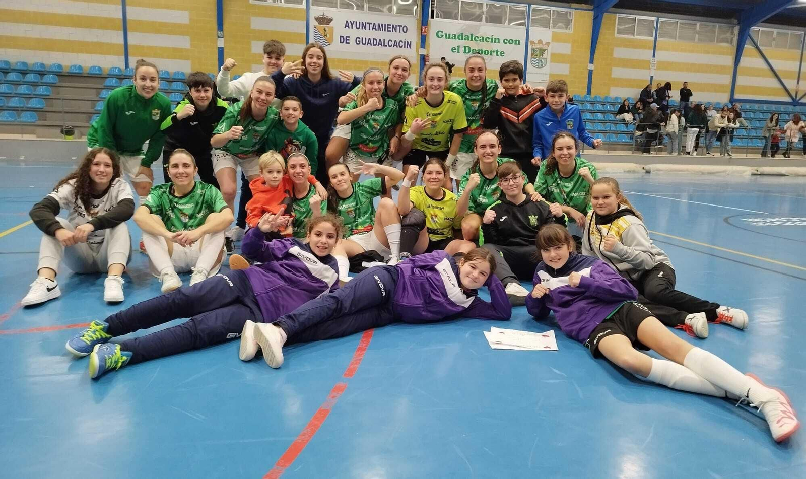 Las jugadoras del Guadalcacín FSF festejan un nuevo triunfo en casa.