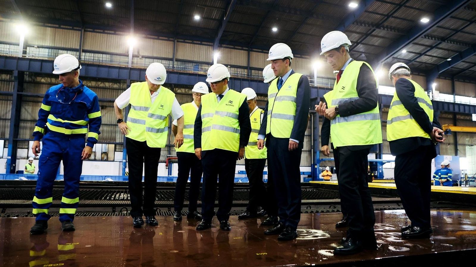 Corte de chapa del BAM-IS para la Armada Española en los astilleros de Navantia en Puerto Real.