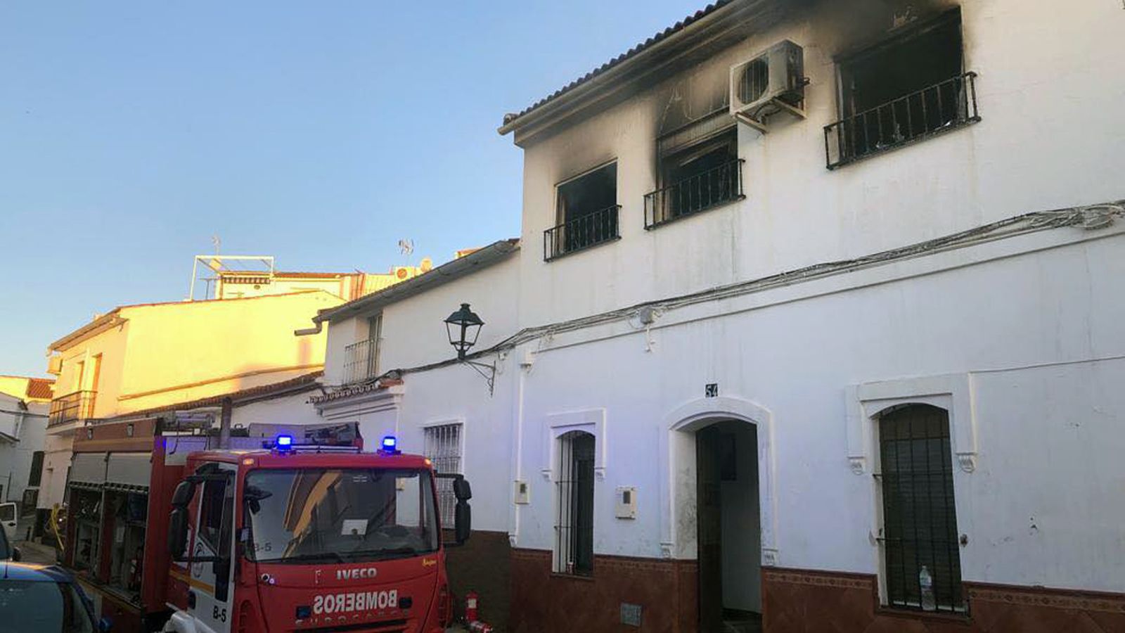 Intervención de los bomberos el pasado domingo en la vivienda del fallecido