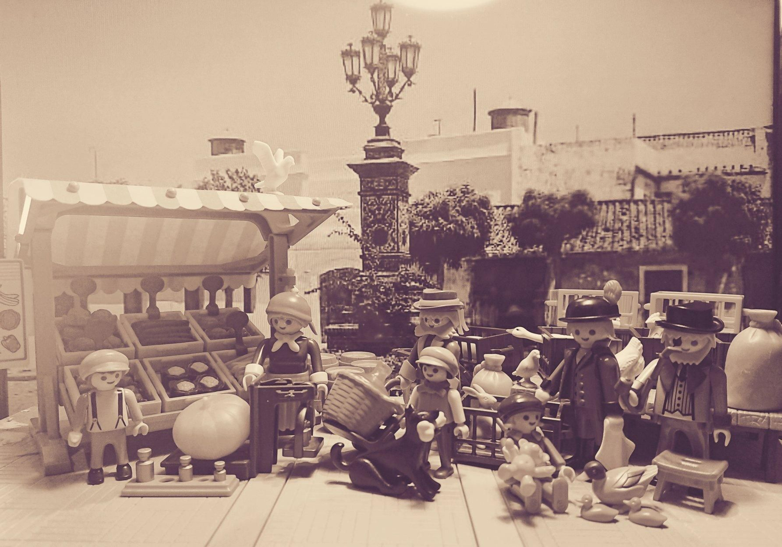 La historia de La Línea, a través de figuras de Playmobil