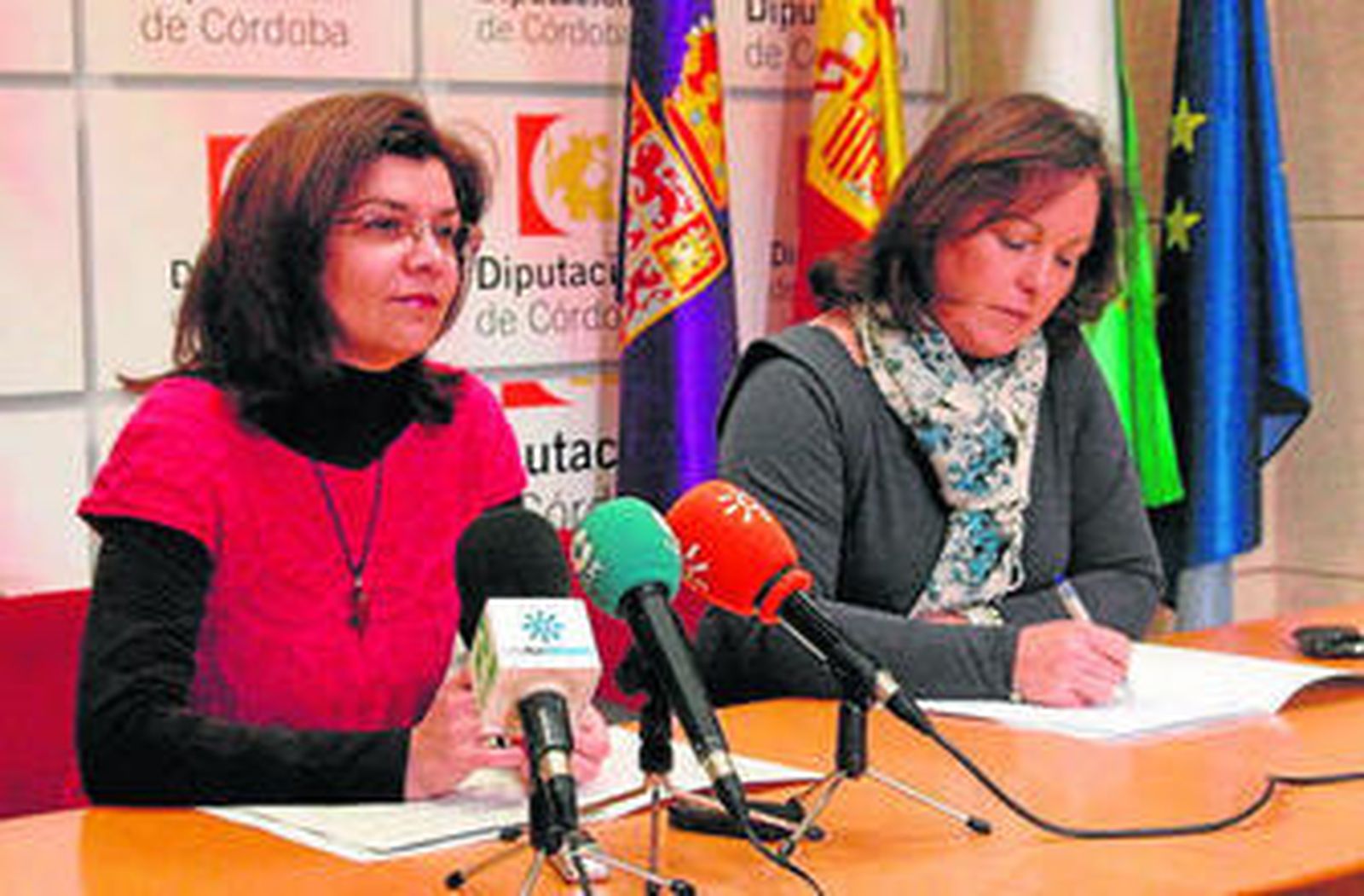 Fernández y Reyes durante la presentación del programa.