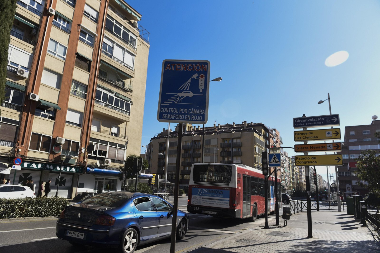 Golpean y amenazan con un machete a un hombre en Camino de Ronda (Granada) para robarle un altavoz