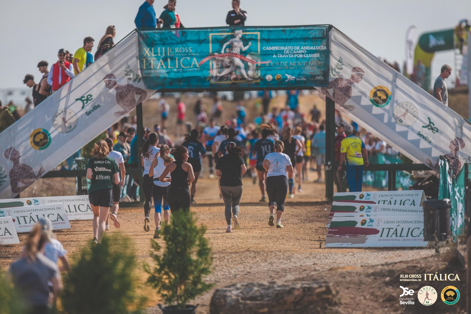 Búscate en las fotos del Cross de Itálica 2025 | 1