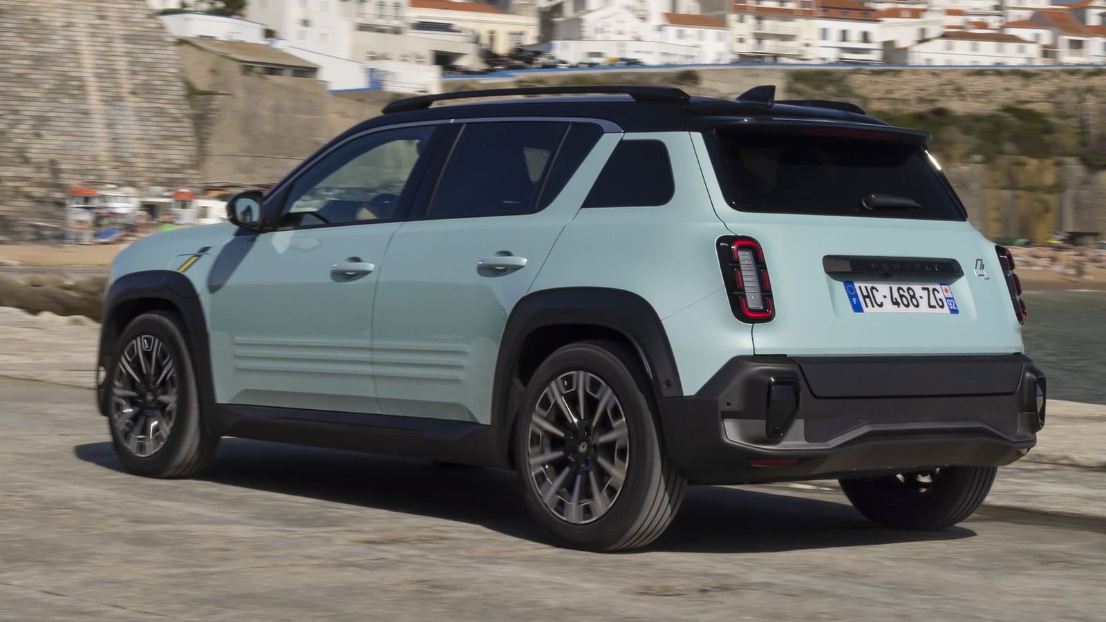 La diferencia entre elegir el motor más potente y la batería de mayor capacidad respecto a optar por el de 122 CV (90 kW) y la de 40 kWh es de 3.030 euros.