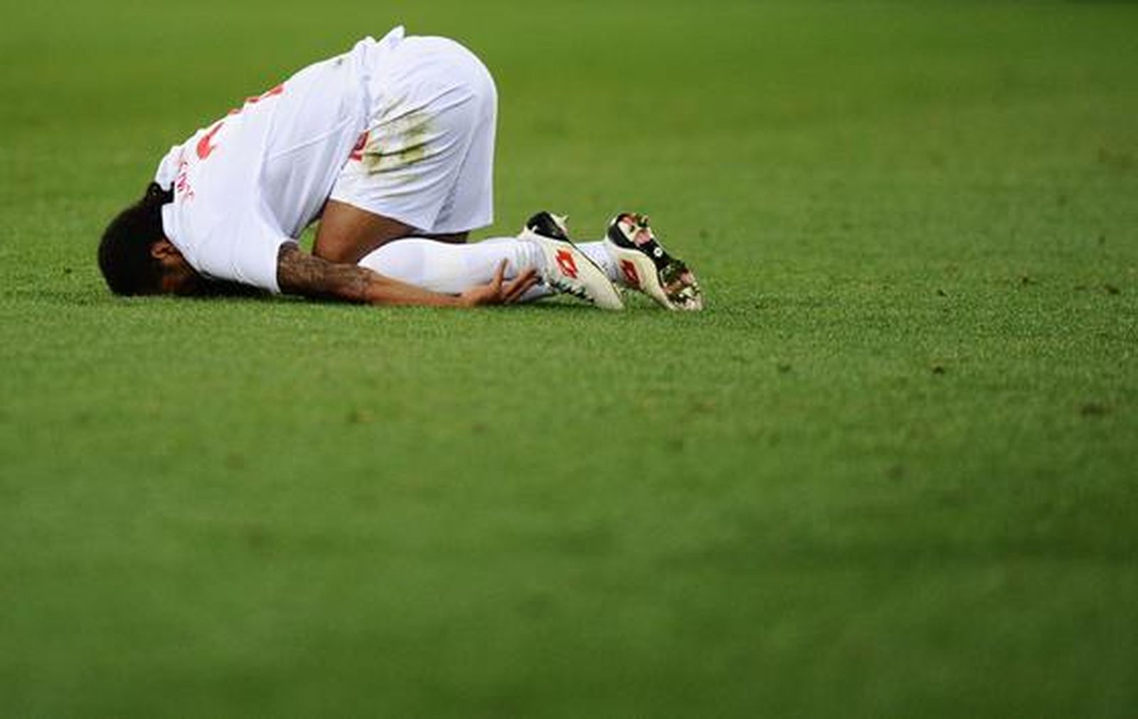 Inglaterra empata con Argelia en su segundo partido en el Grupo C. / AFP