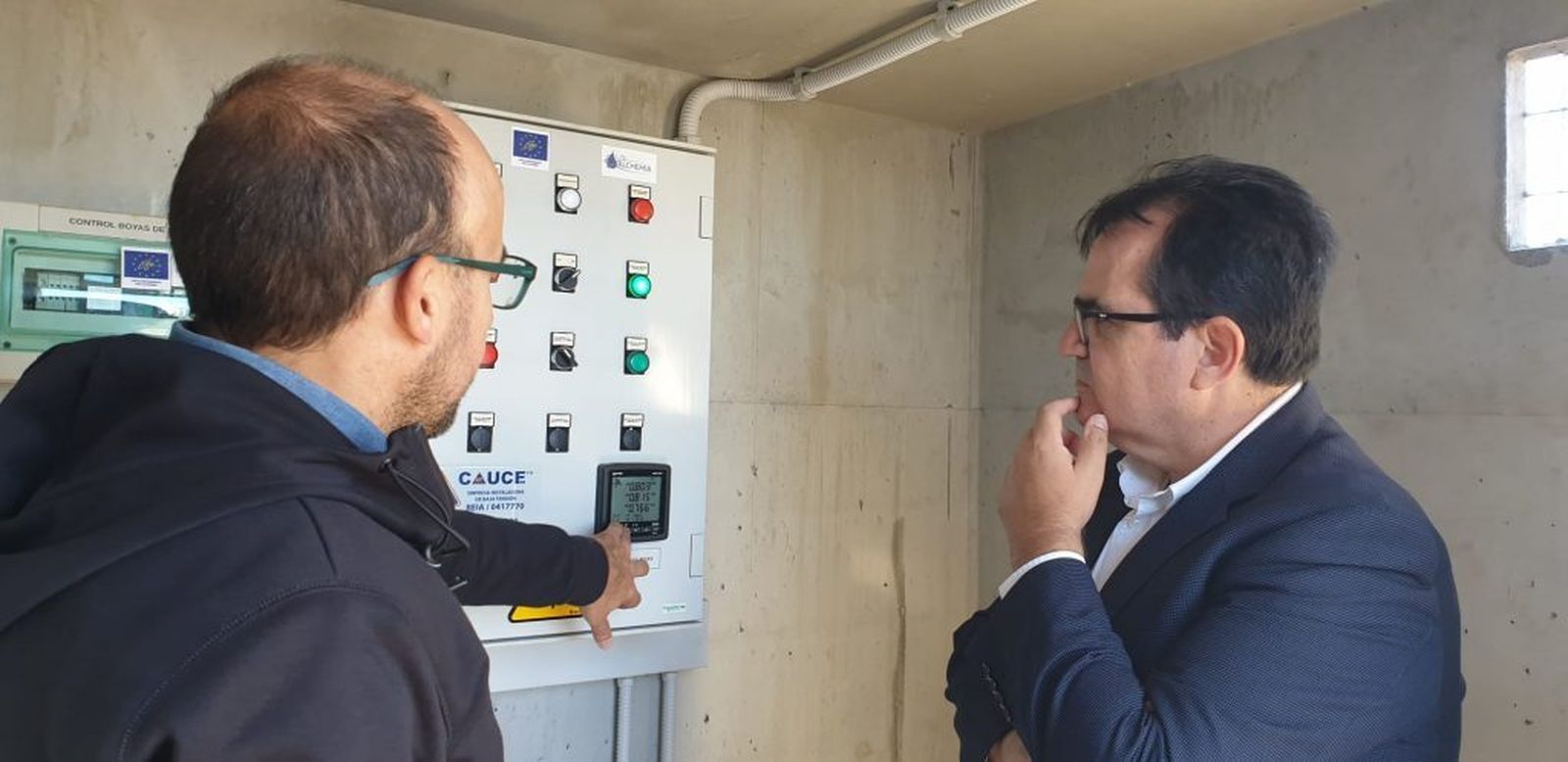 El diputado comprueba cómo estas mejoras en los depósitos  garantizarán el acceso a agua de calidad.