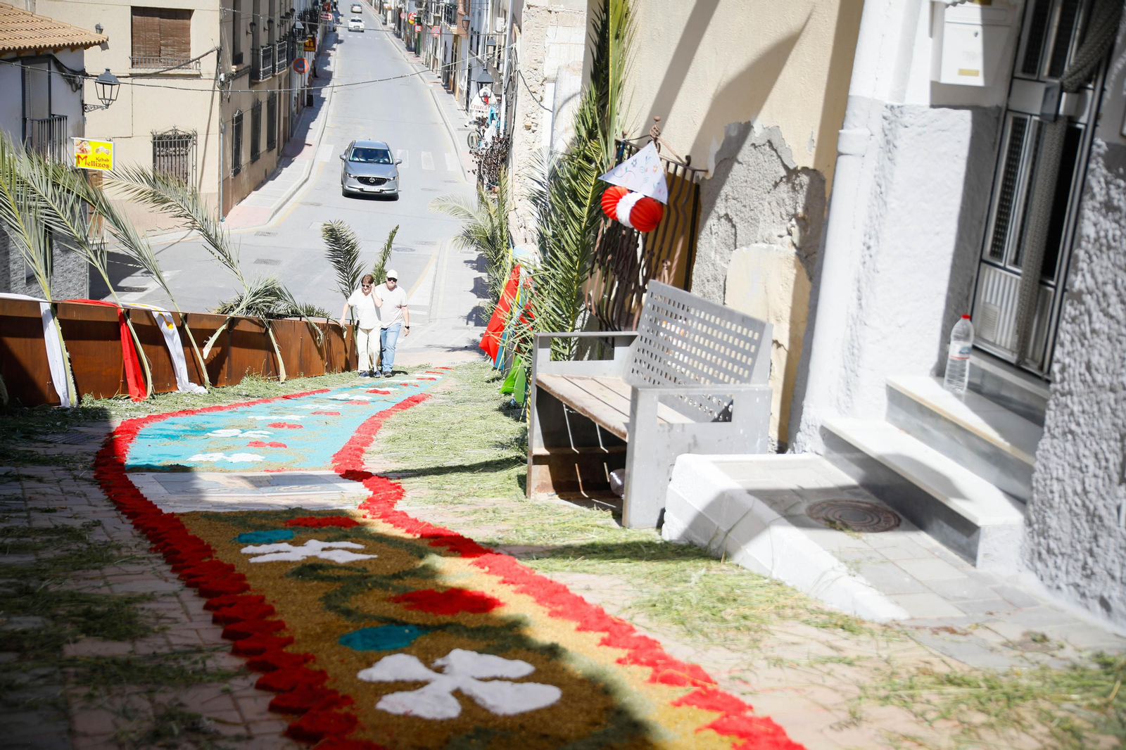 Así es la gran alfombra de serrín para que levite la Virgen de Fátima de Tíjola