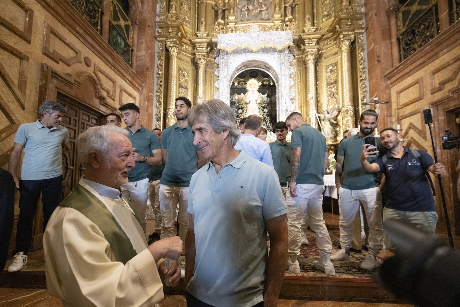 La visita del Betis a la Basílica de la Macarena., todas las fotos
