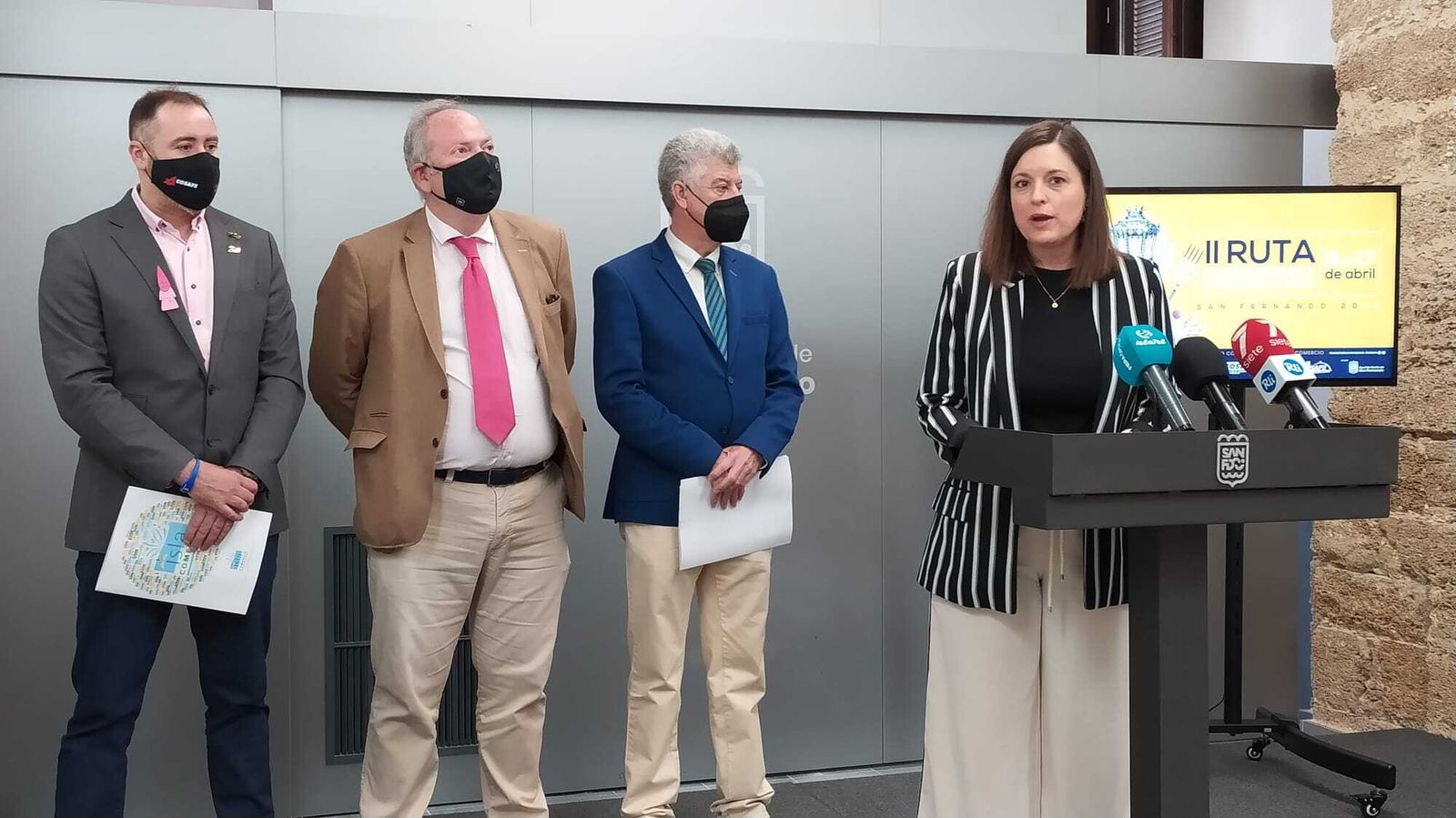 Cavada, durante la presentación de la campaña de Acosafe para Semana Santa. A su lado, de izquierda a derecha, Alfonso García-Mayor, Antonio Rojas y Manuel Luna.