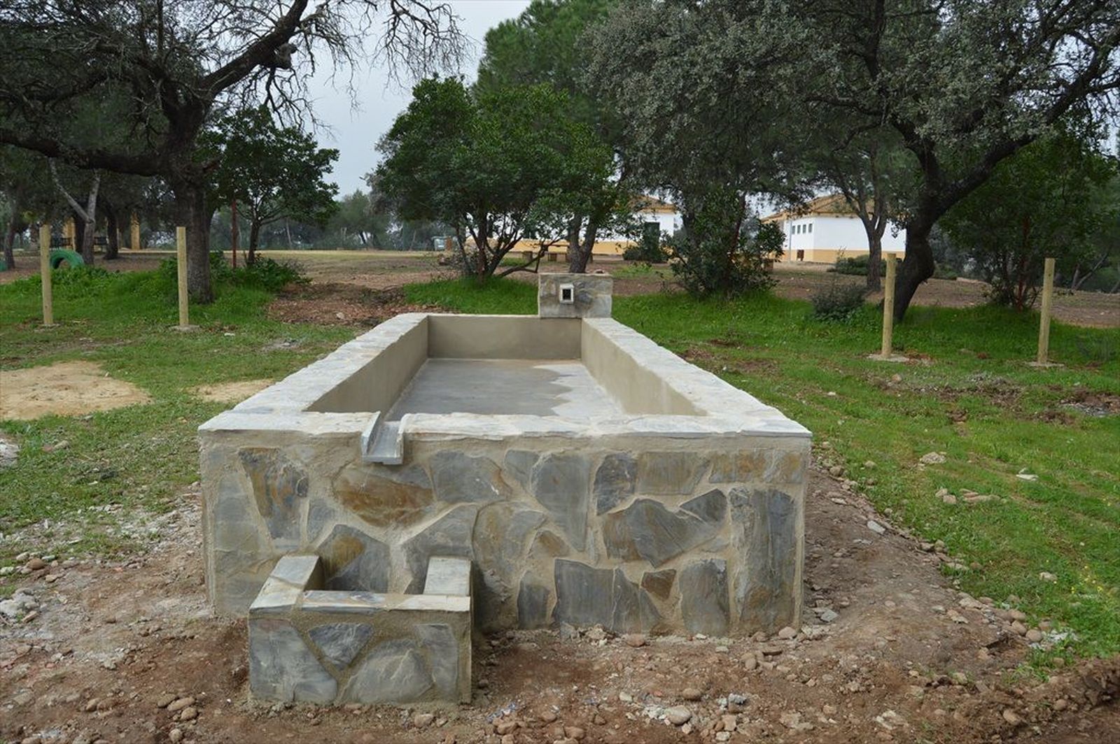 Nuevo abrevadero en el paraje de Los Arroyones, en Fuente Palmera.