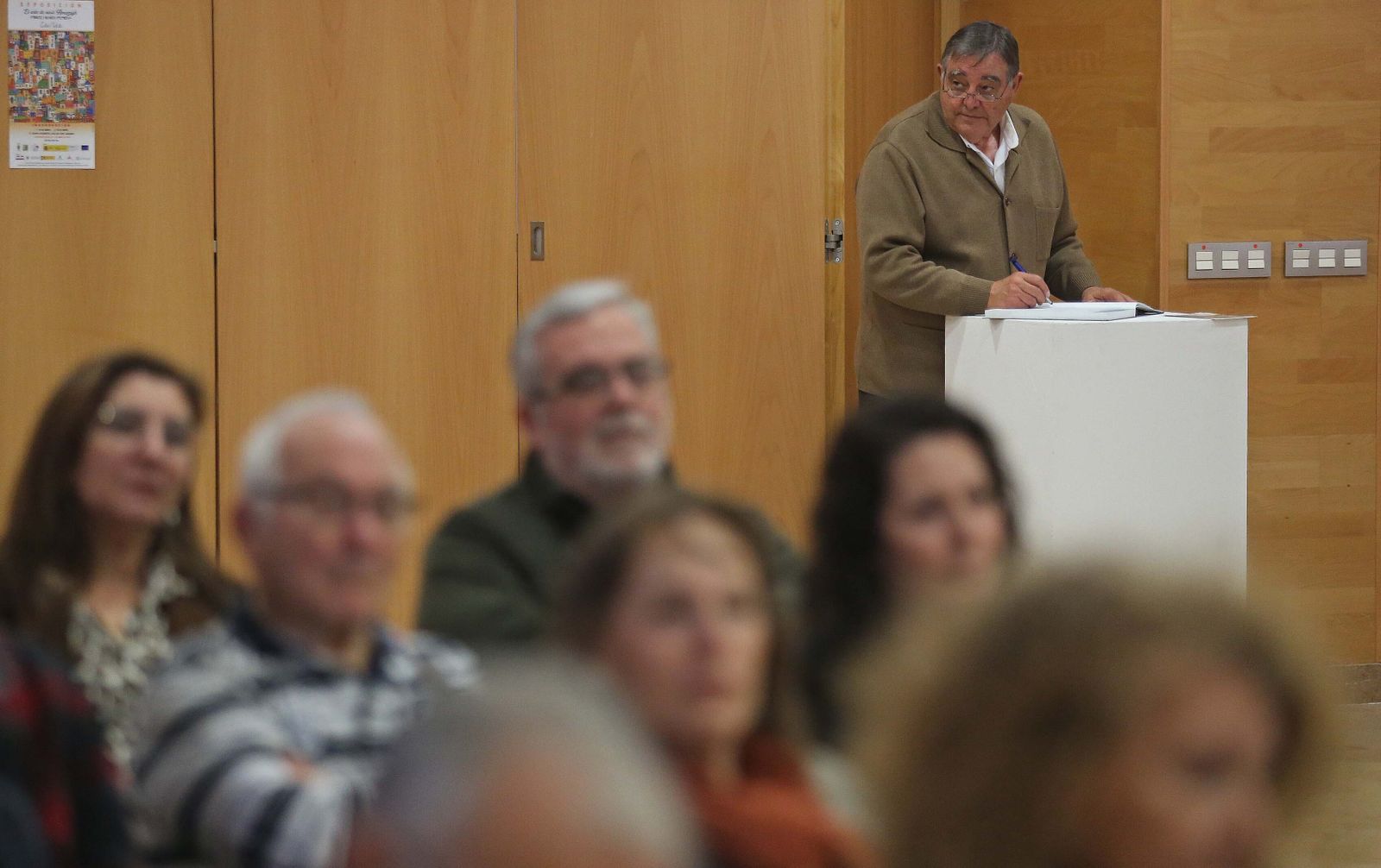 Fotos de la presentación del libro  'Emociones a Contraluz' del grupo literario Infusiónate en Algeciras