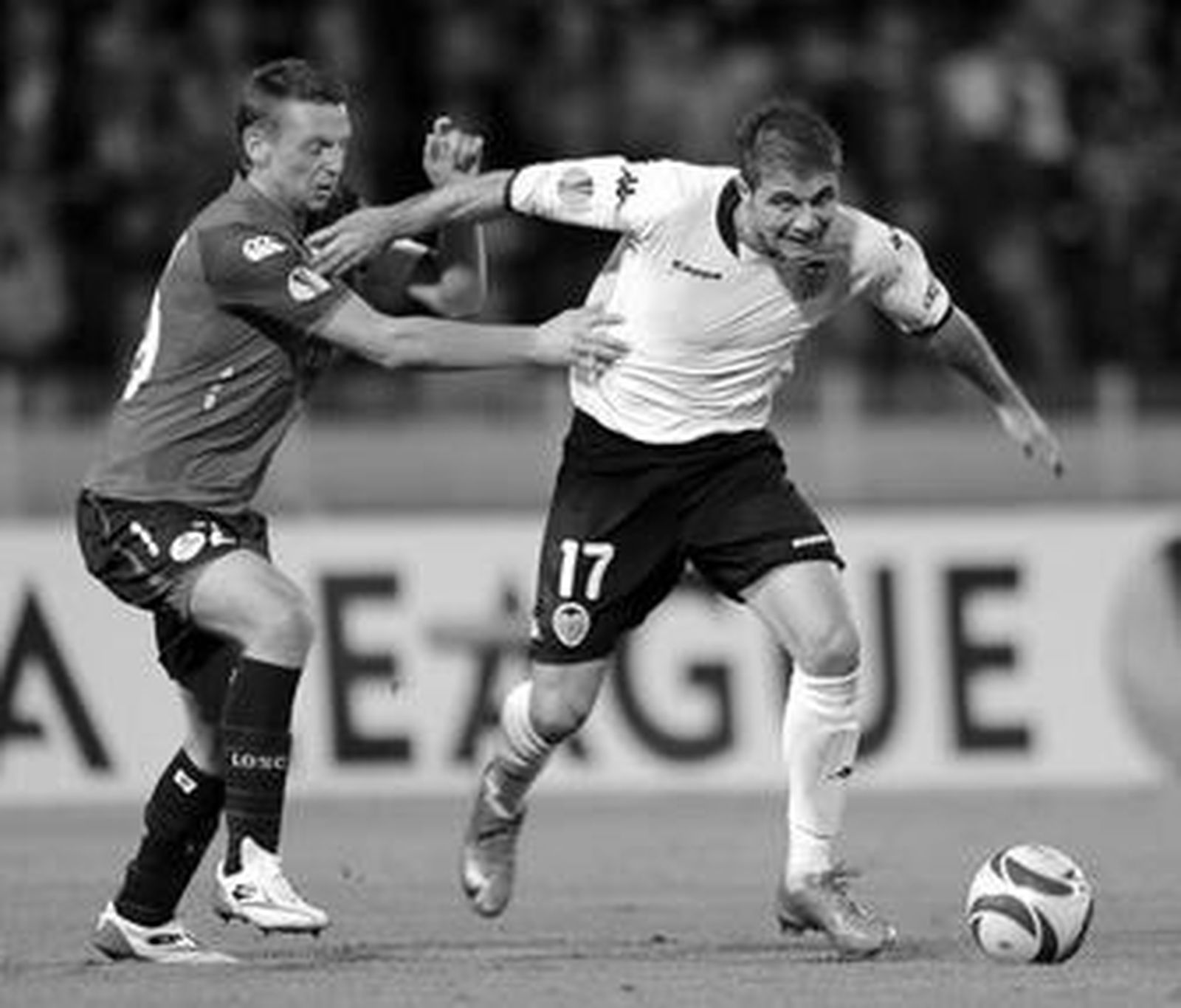 Joaquín intenta marcharse de Dumont.