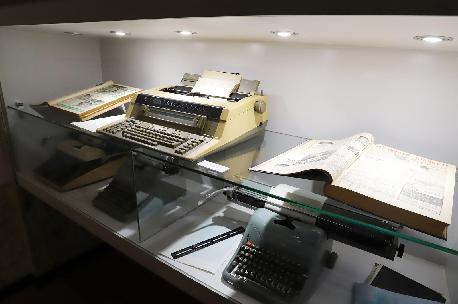 El Centro de Comunicación "Jesús Hermida" abre sus puertas, en imágenes