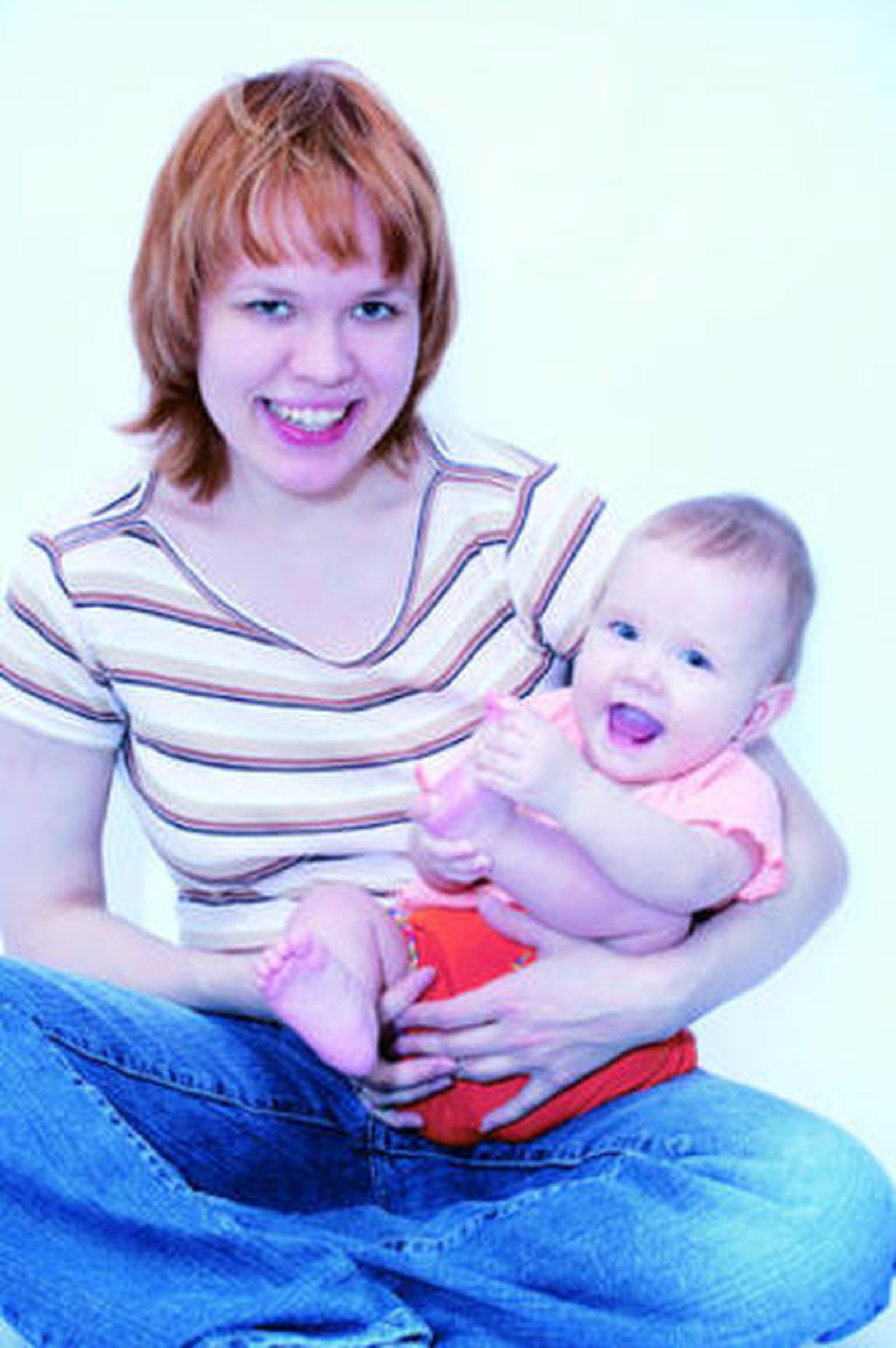 El bebé requiere varias pausas para comer durante la noche.