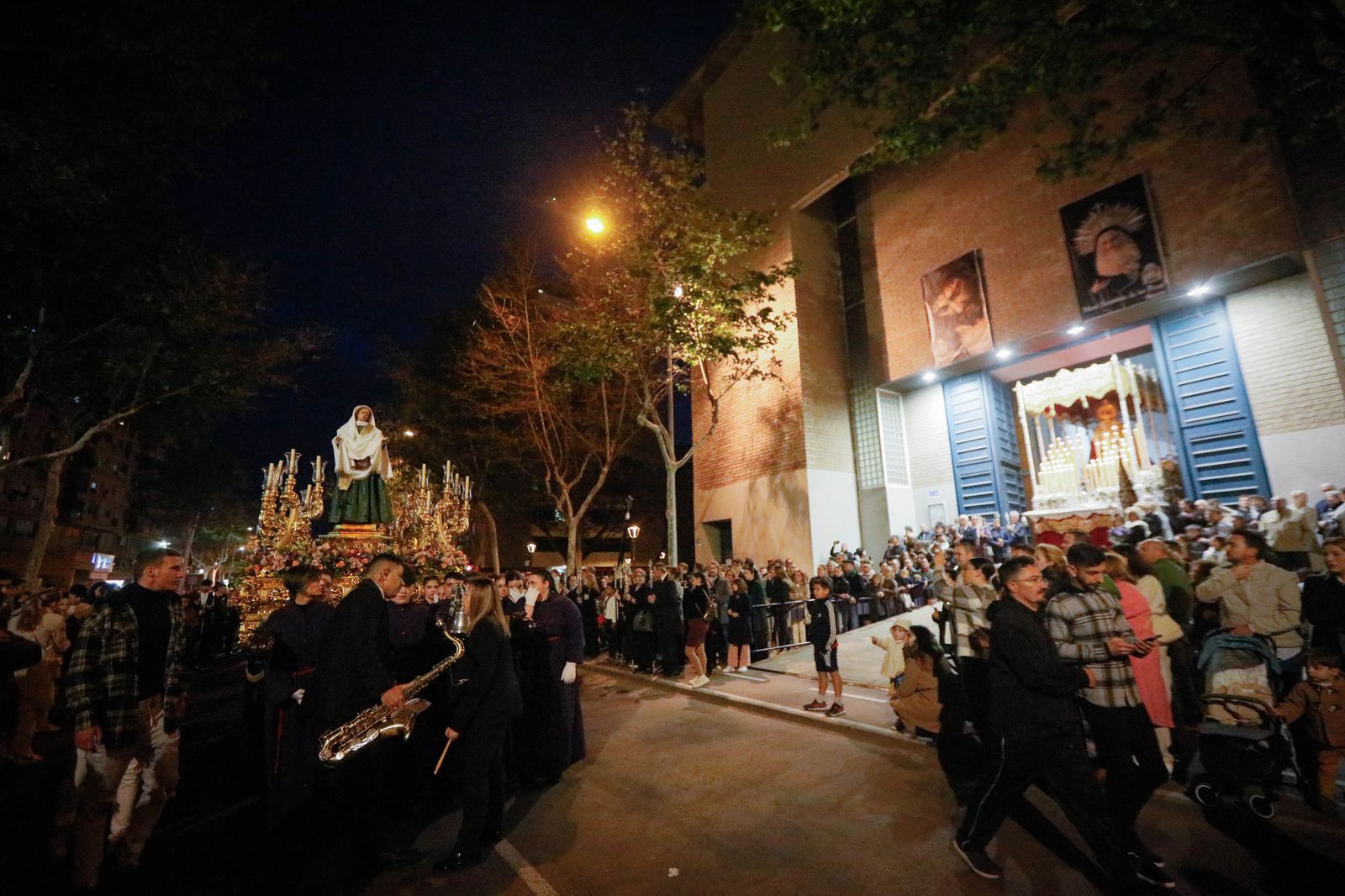 La procesión del Encuentro, en imágenes