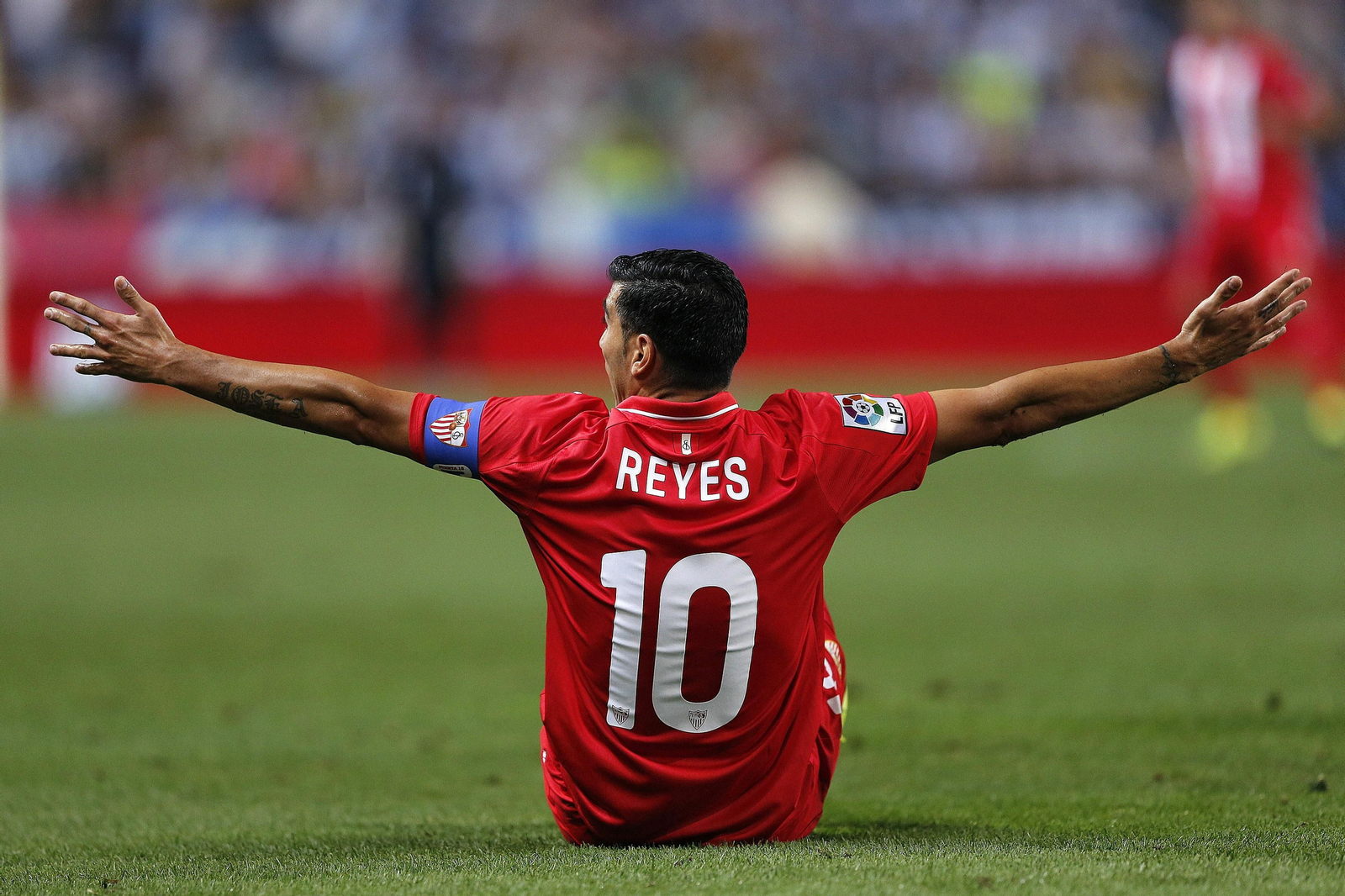 Reyes, sobre el césped en su último partido en La Rosaleda.