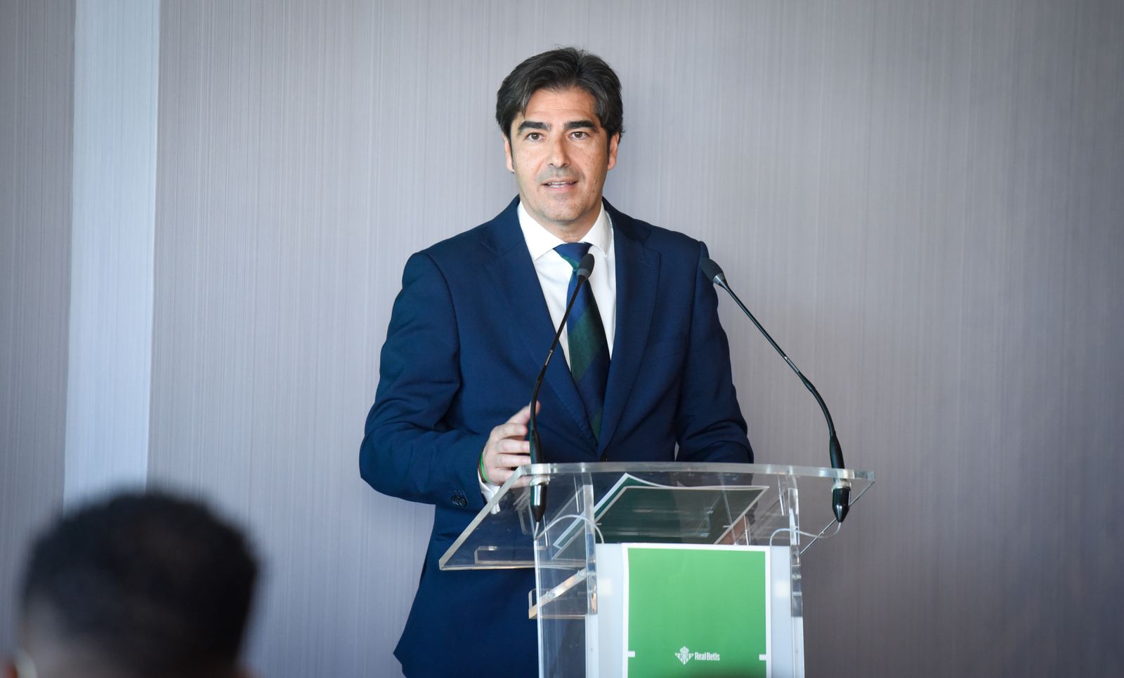 La presentación de Cédric Bakambu, en imágenes