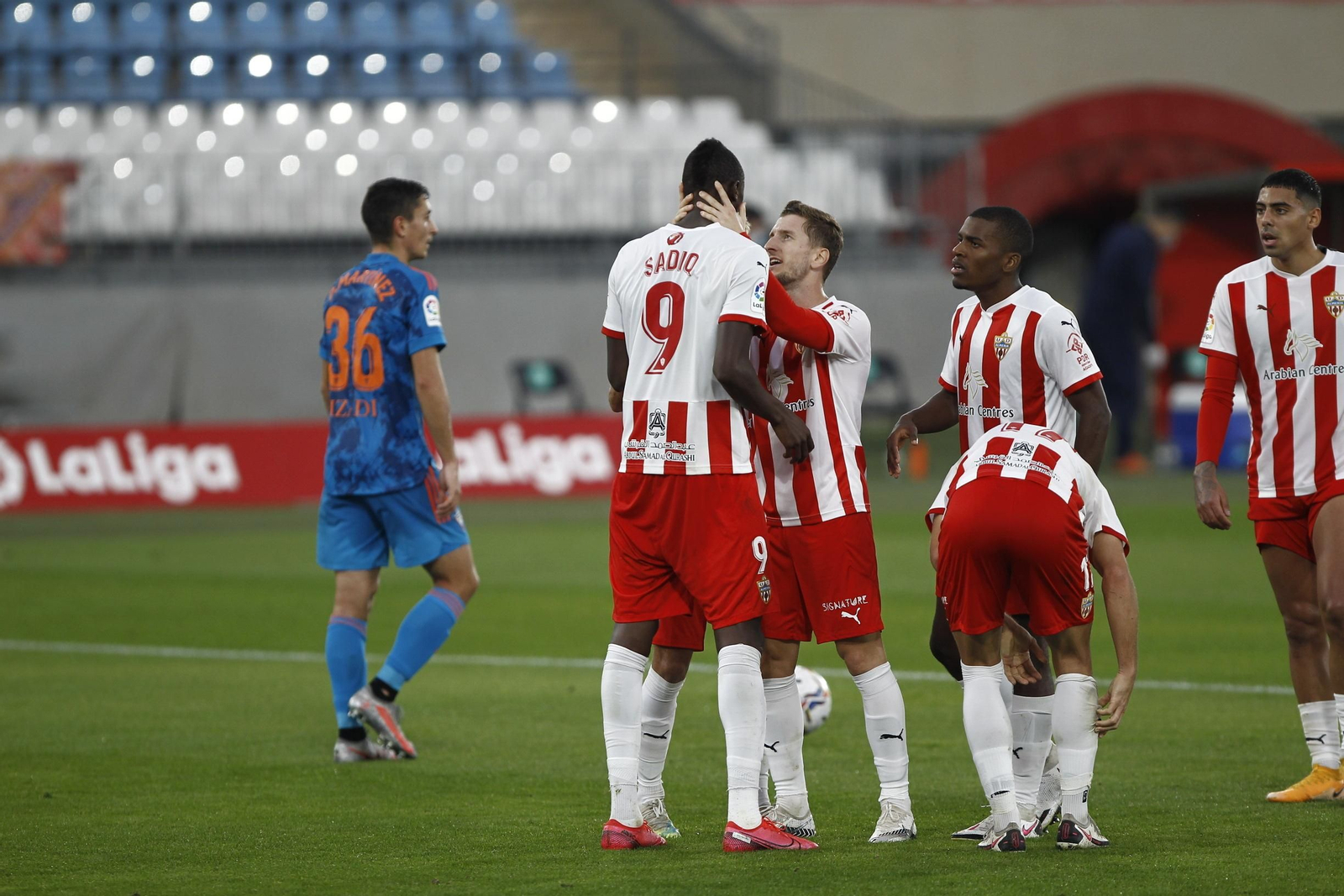 Balliu felicita y anima a Sadiq.