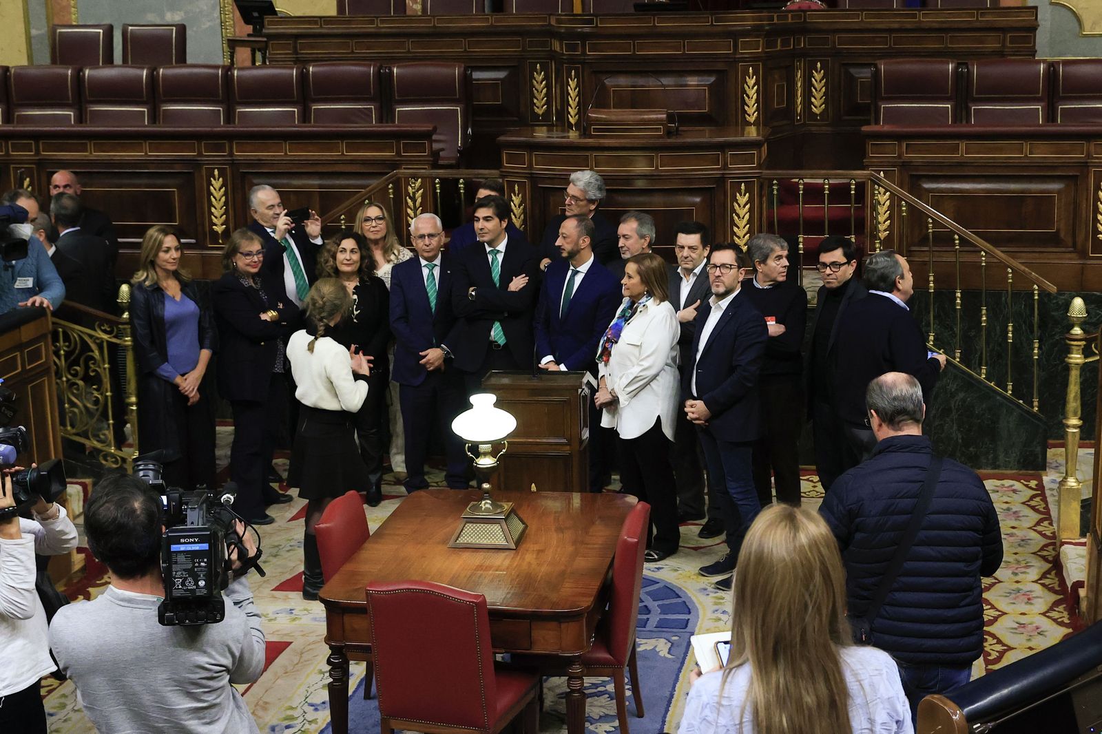 Las imágenes del recibimiento al Real Betis en el Congreso de los Diputados